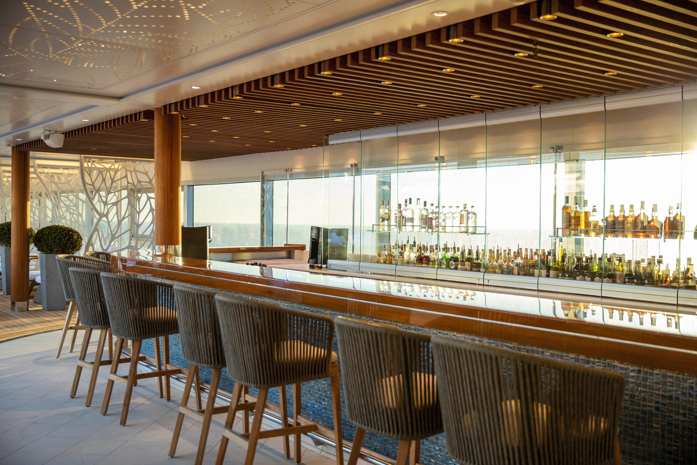 Seven Seas Splendor – Pool Deck Bar