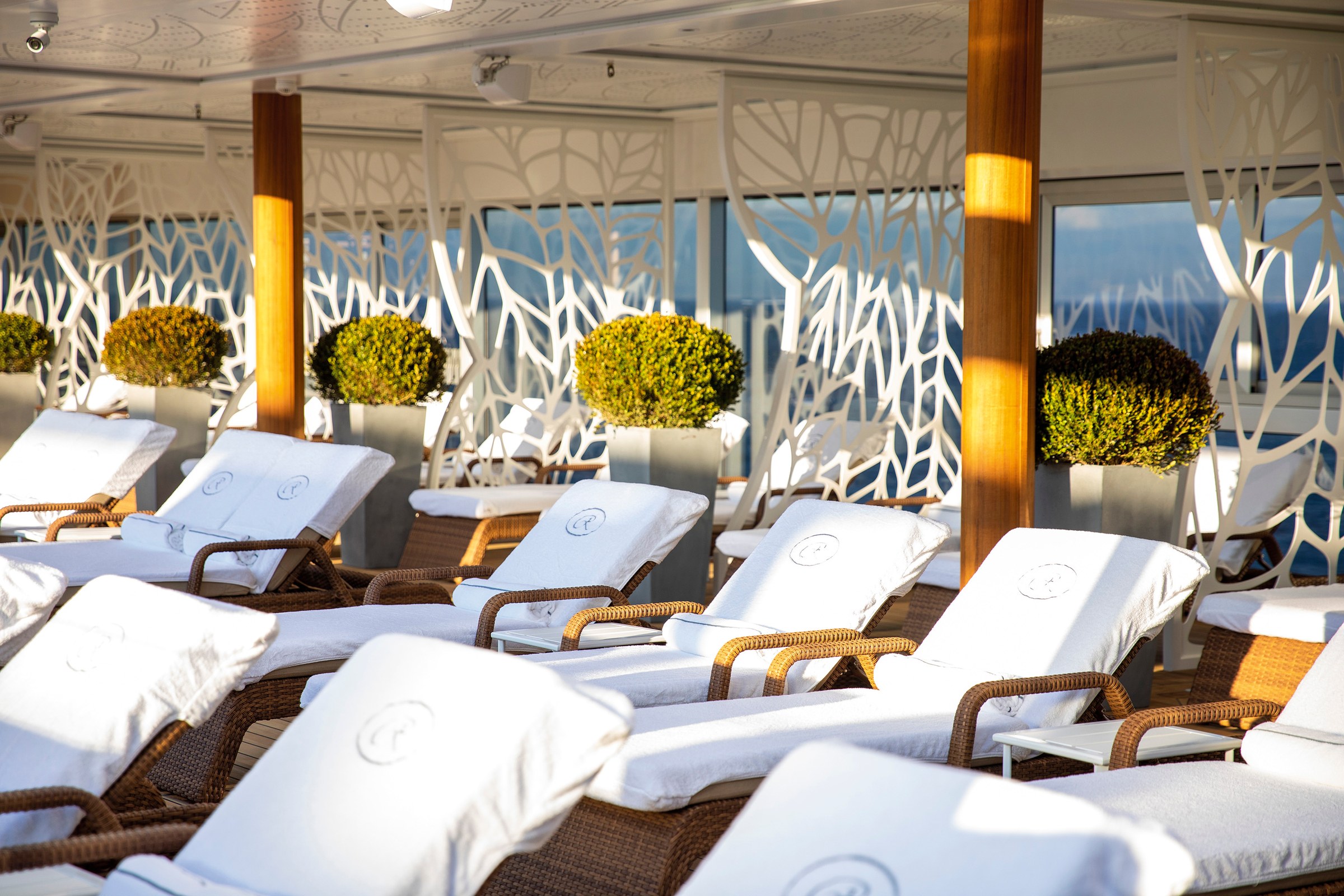 Seven Seas Splendor – Pool Deck