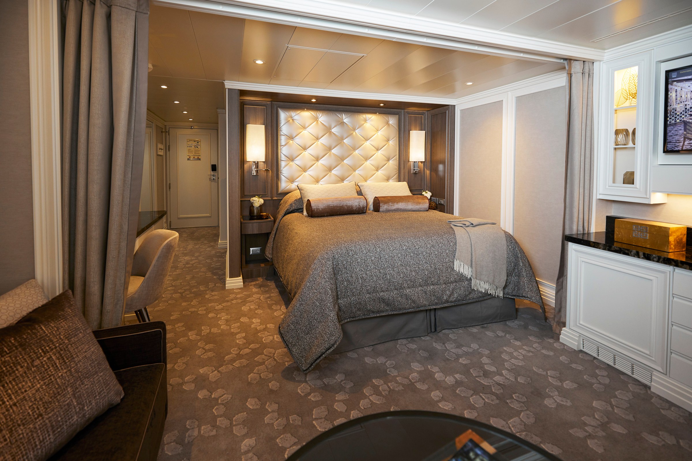 Seven Seas Splendor – Serenity Suite