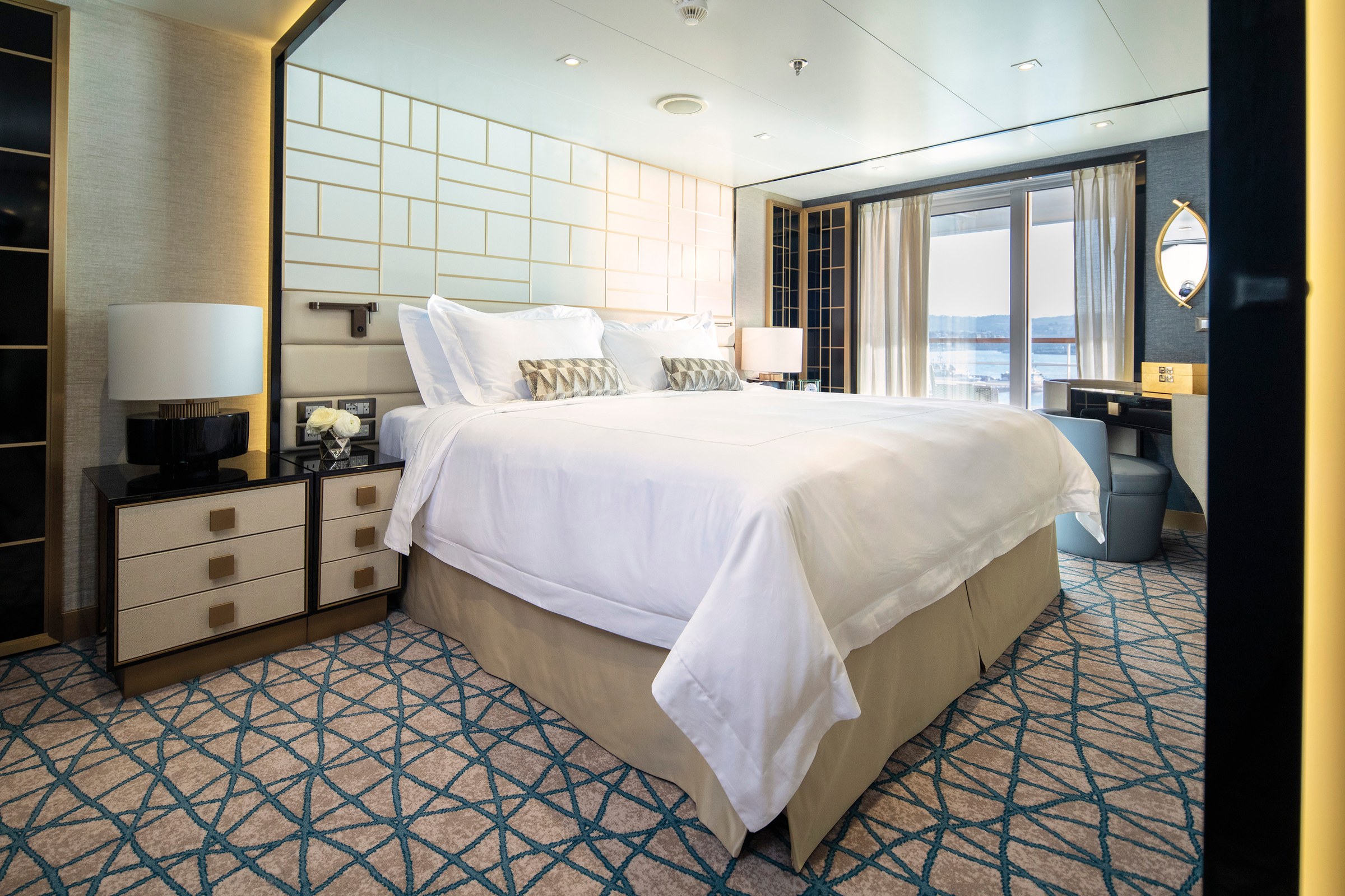 Seven Seas Splendor – Seven Seas Suite Bedroom