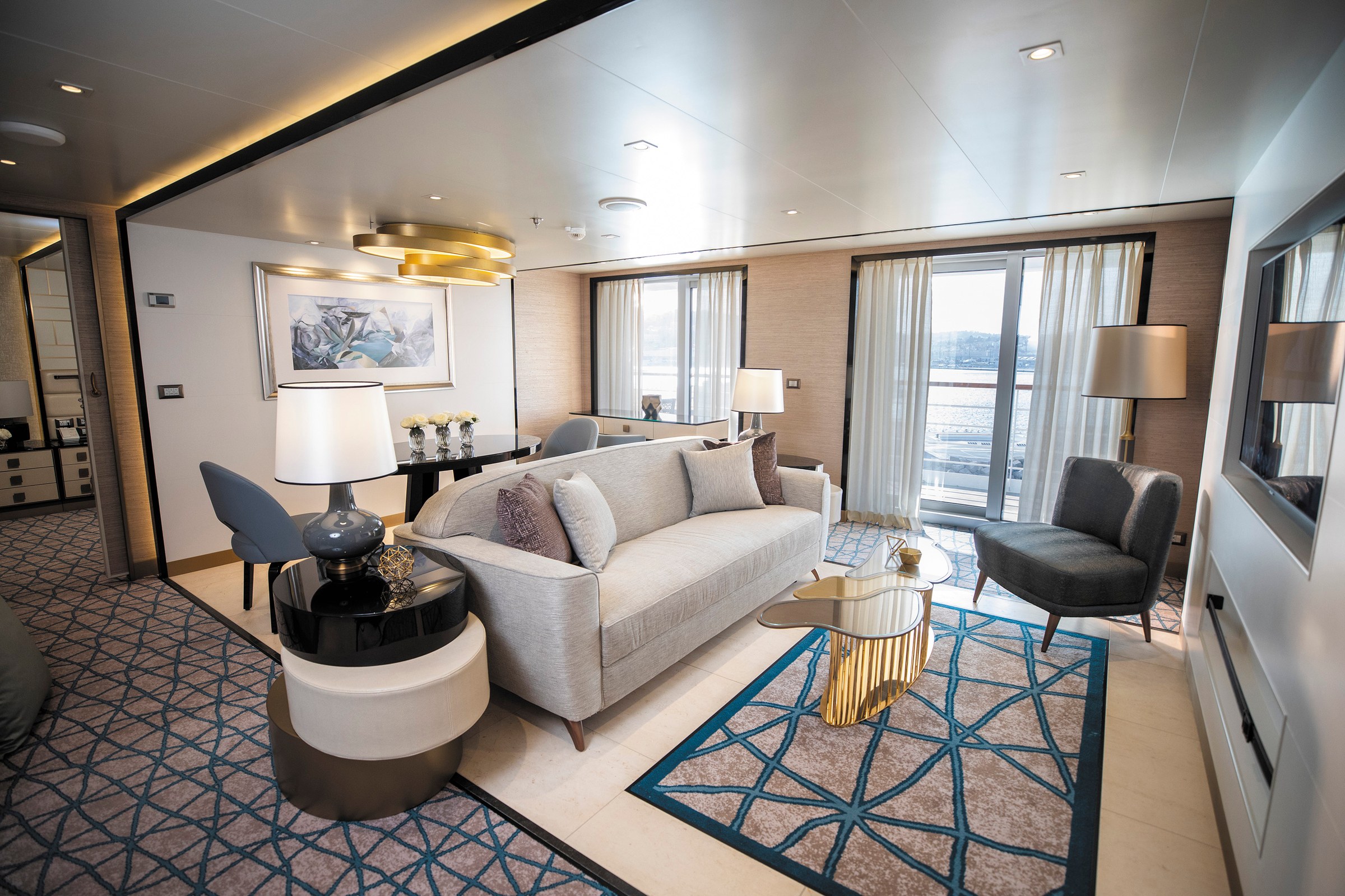 Seven Seas Splendor – Seven Seas Suite Living Room
