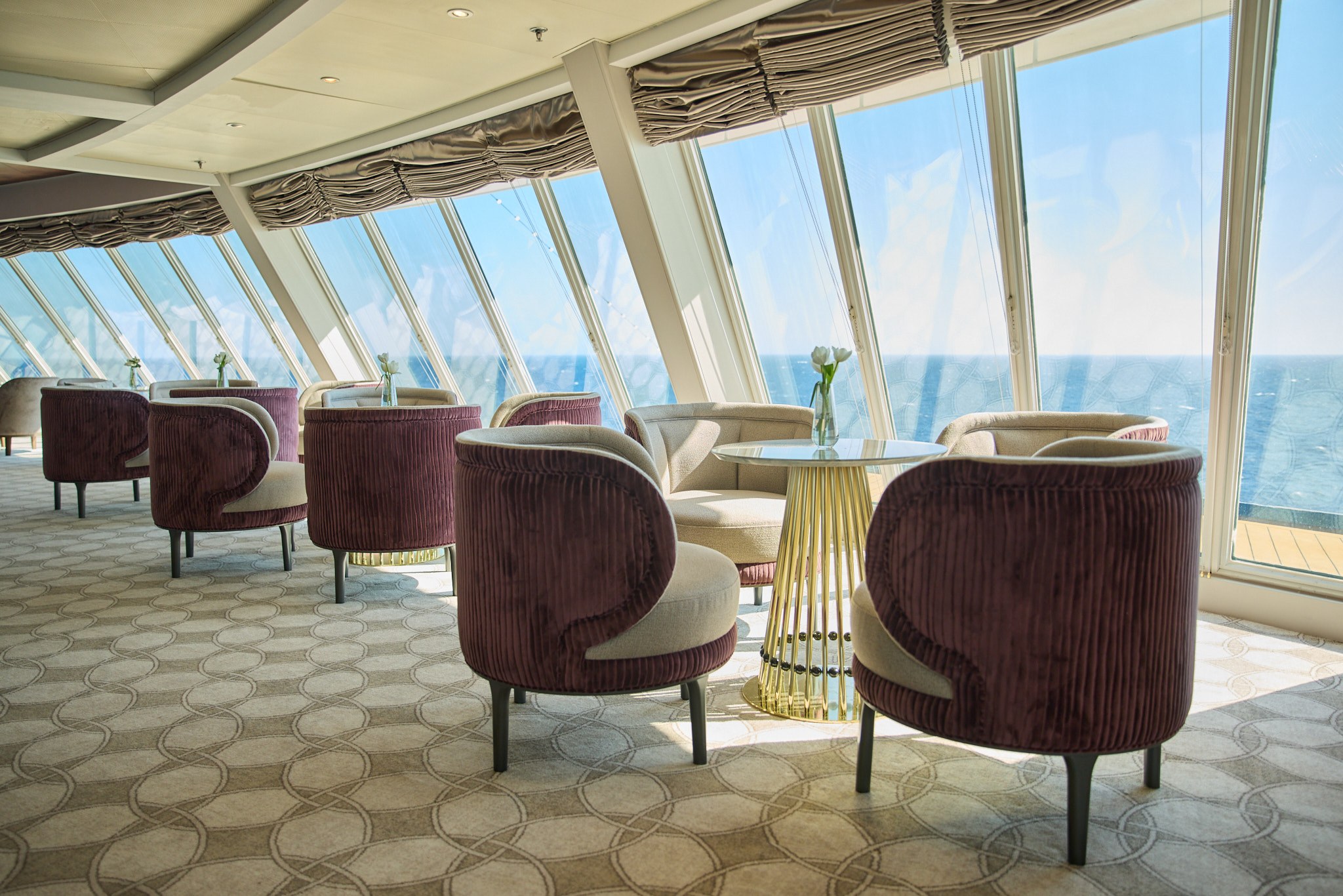 Seven Seas Voyager – Observation Lounge