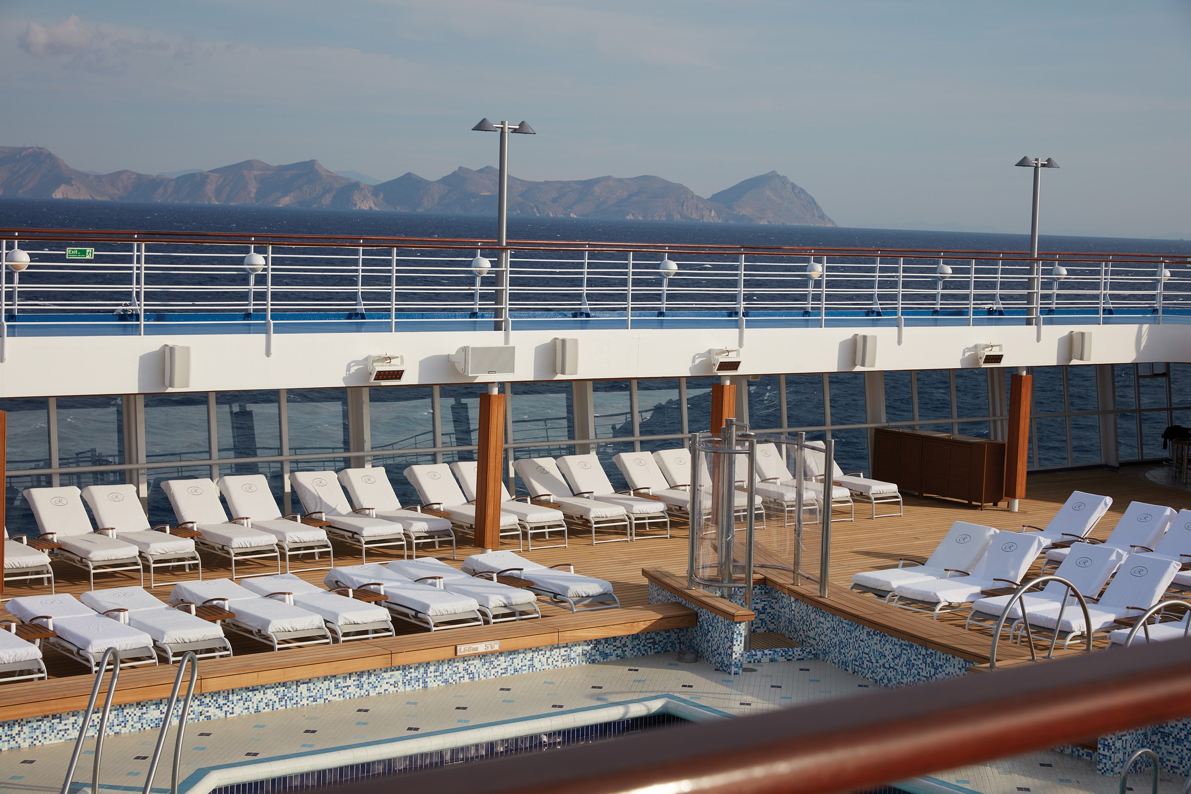 Seven Seas Voyager – Pool Deck