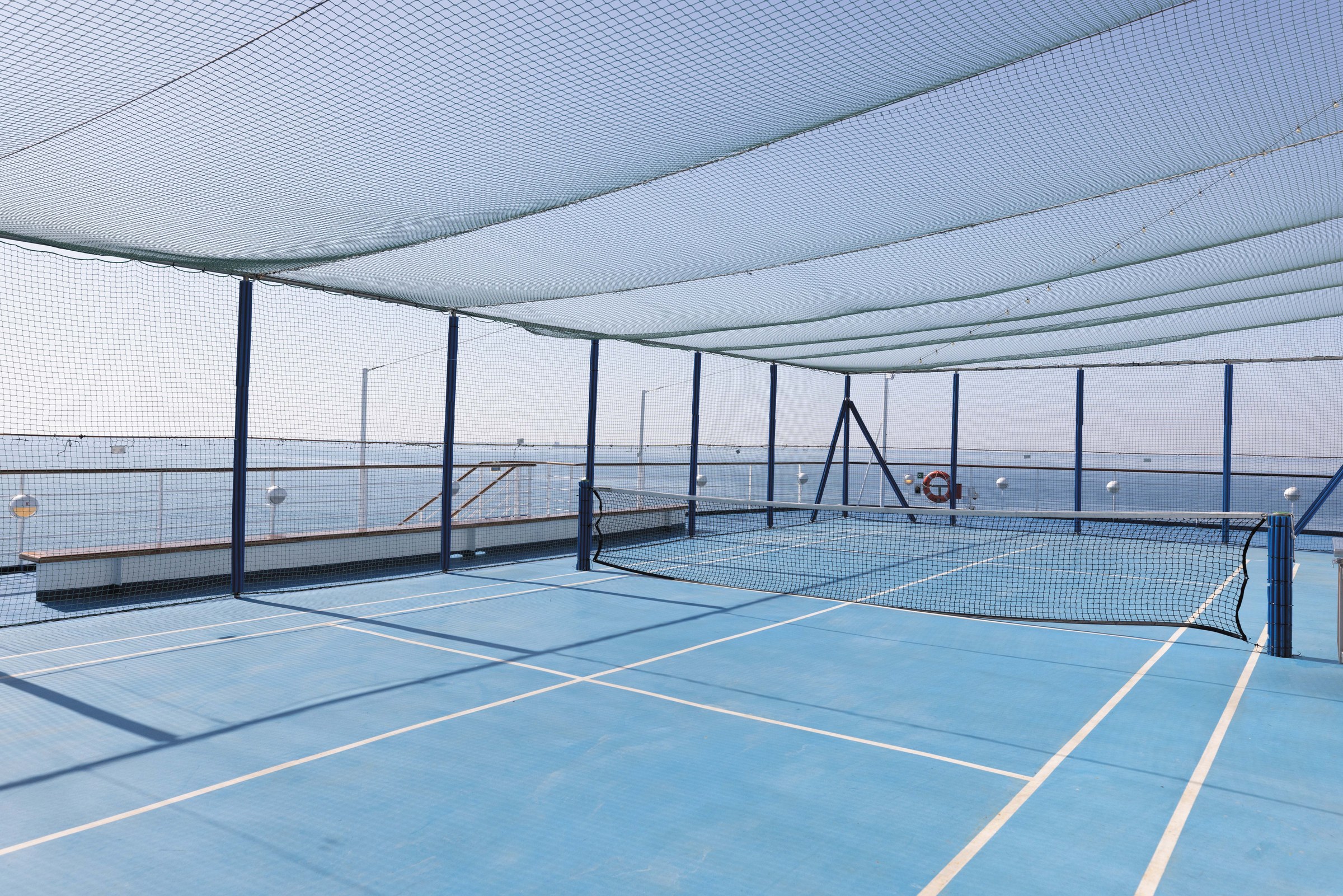 Seven Seas Voyager – Pool Sports Deck