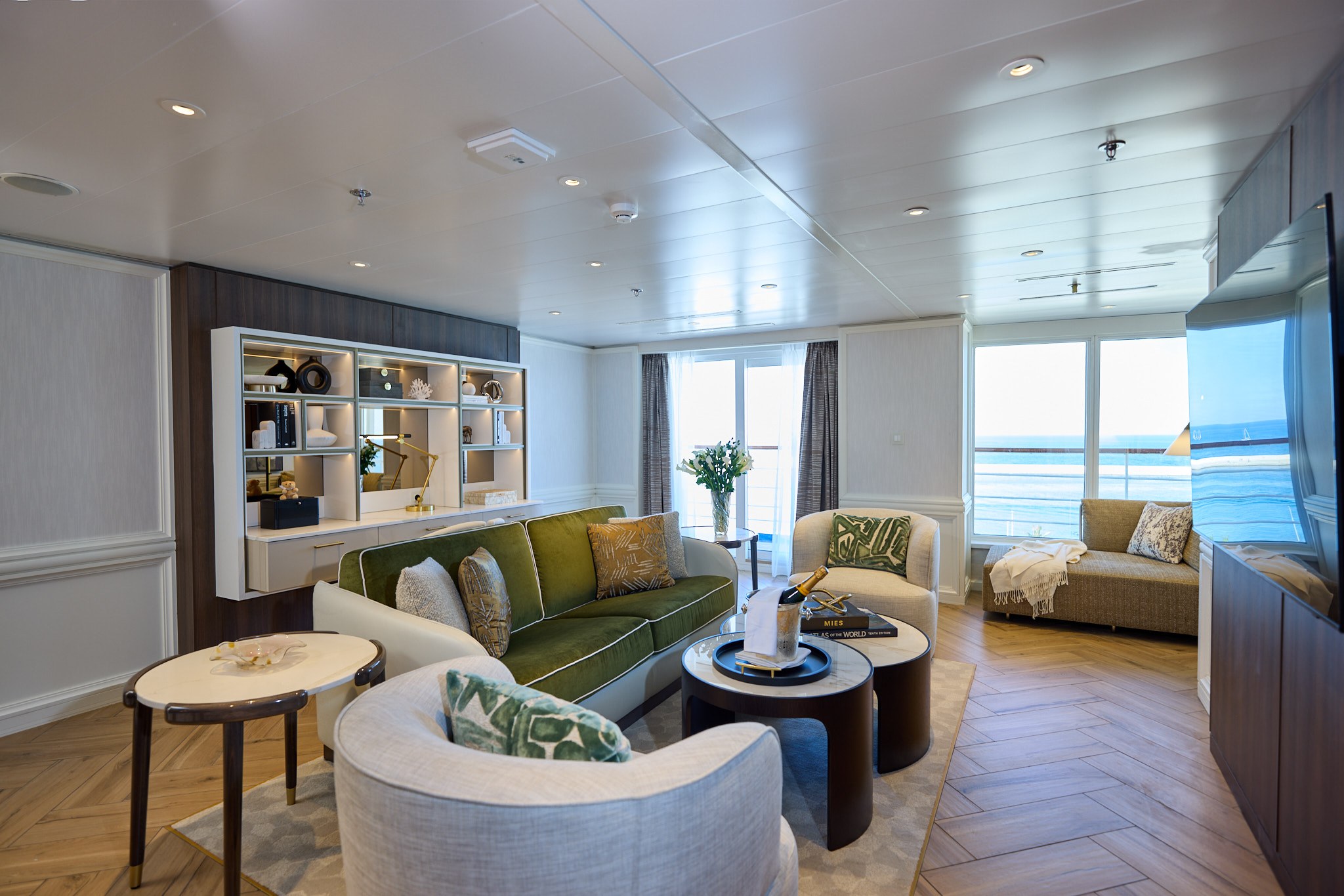 Seven Seas Voyager – Signature Suite