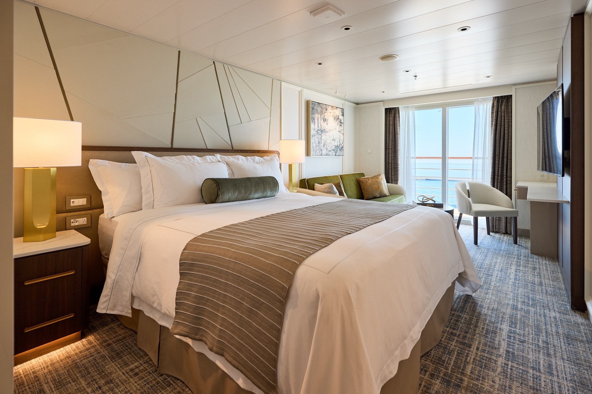 Seven Seas Voyager – Signature Suite
