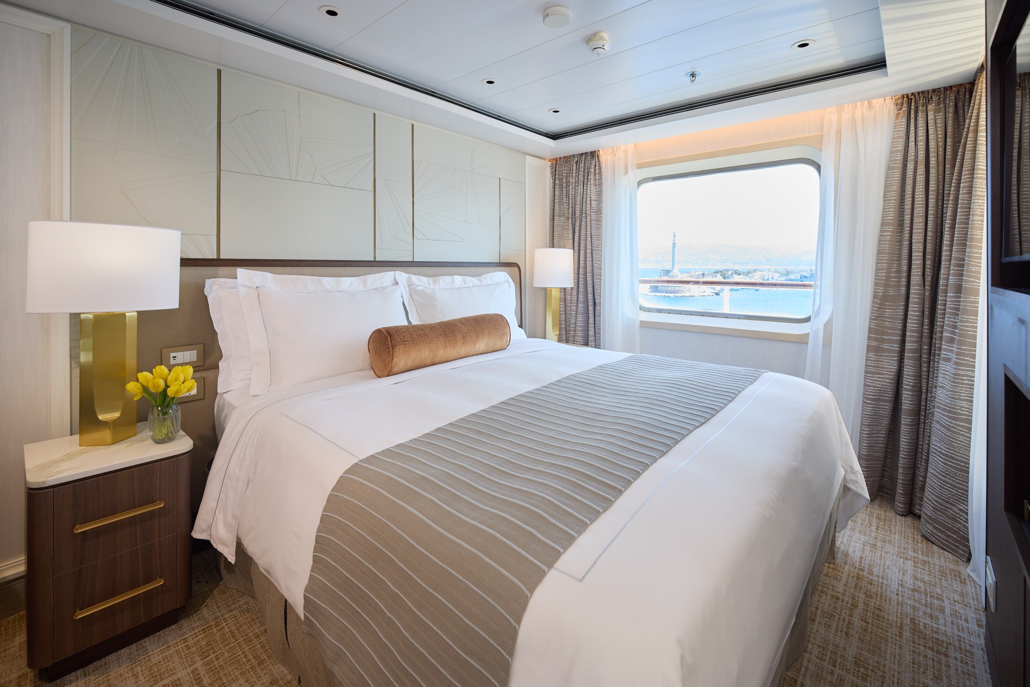 Seven Seas Voyager – Voyager Suite