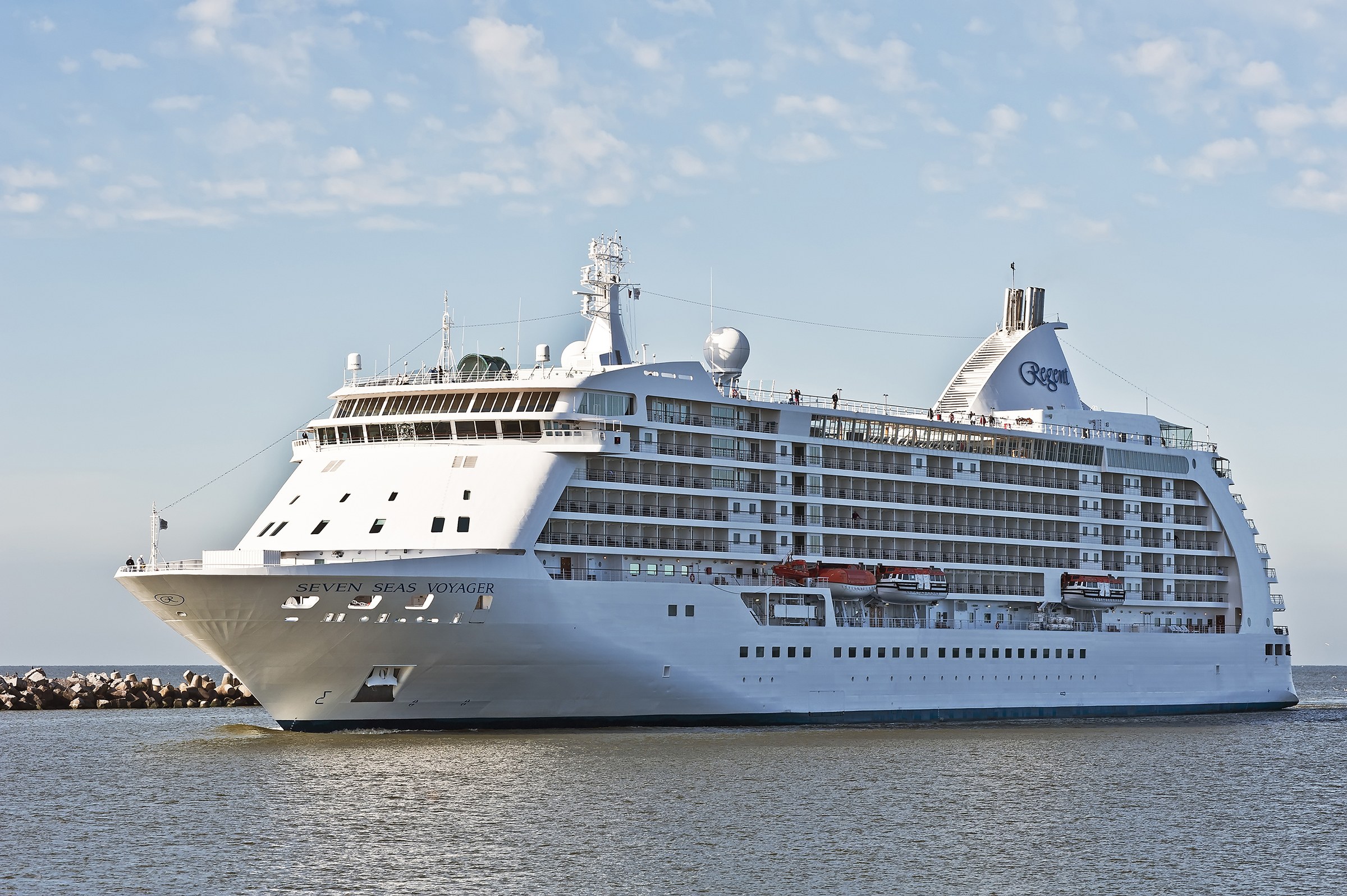 Seven Seas Voyager – at sea
