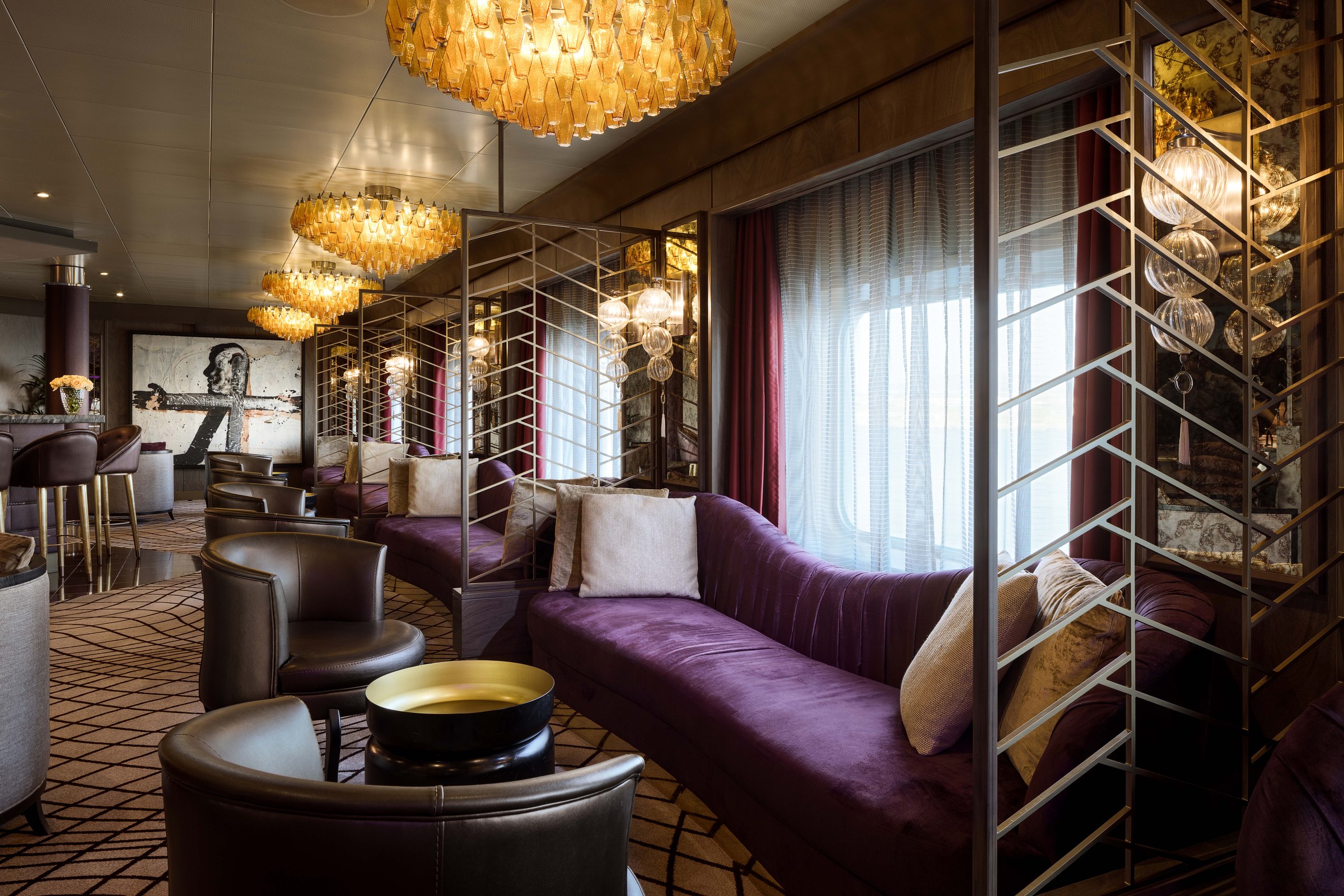 Seven Seas Voyager – Voyager Lounge