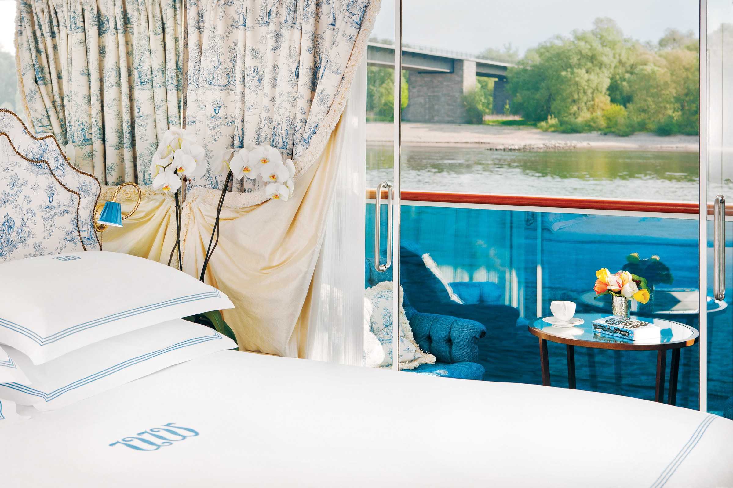 S.S. Antoinette – Deluxe Balcony stateroom, view to balcony
