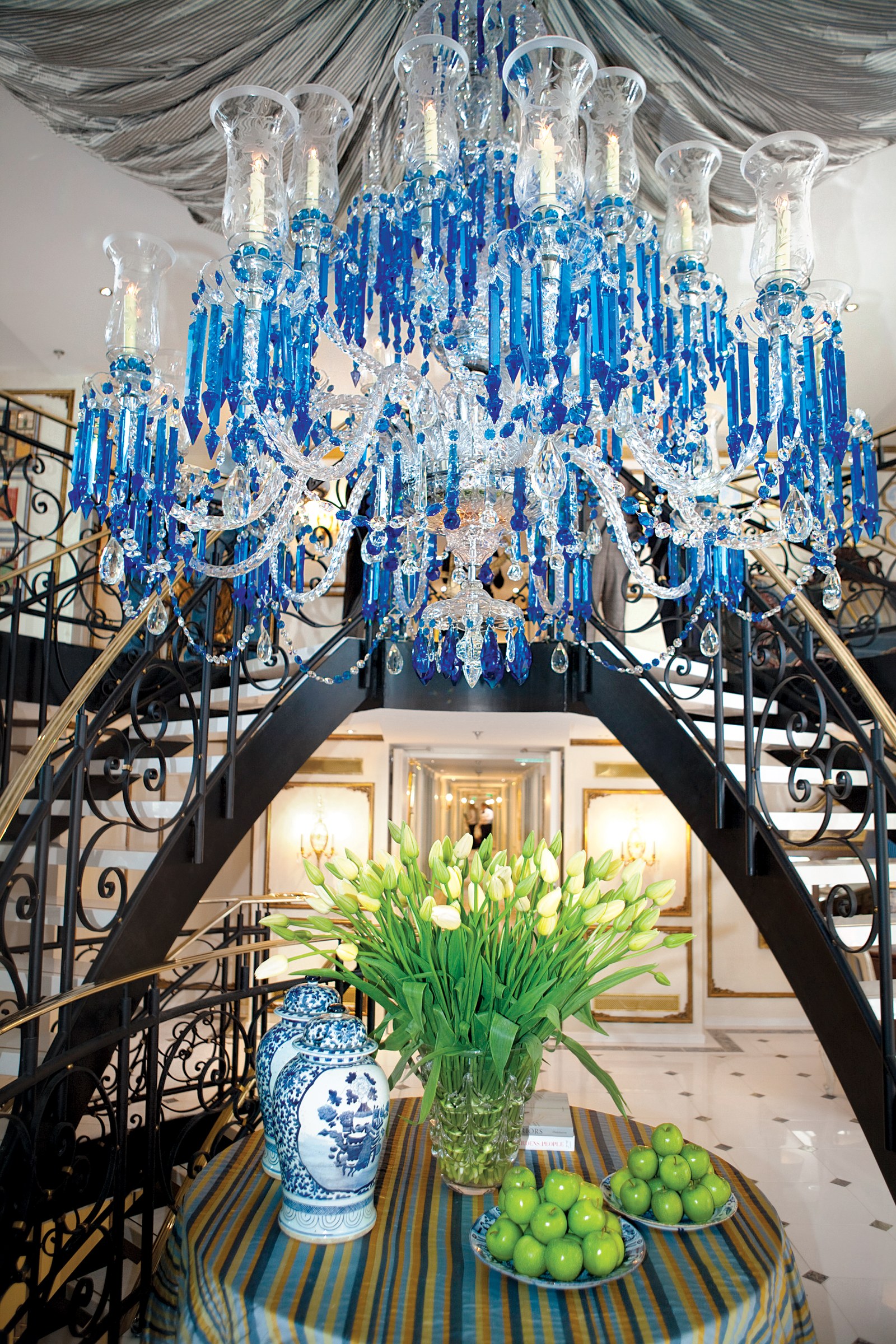 S.S. Antoinette – Lobby chandelier