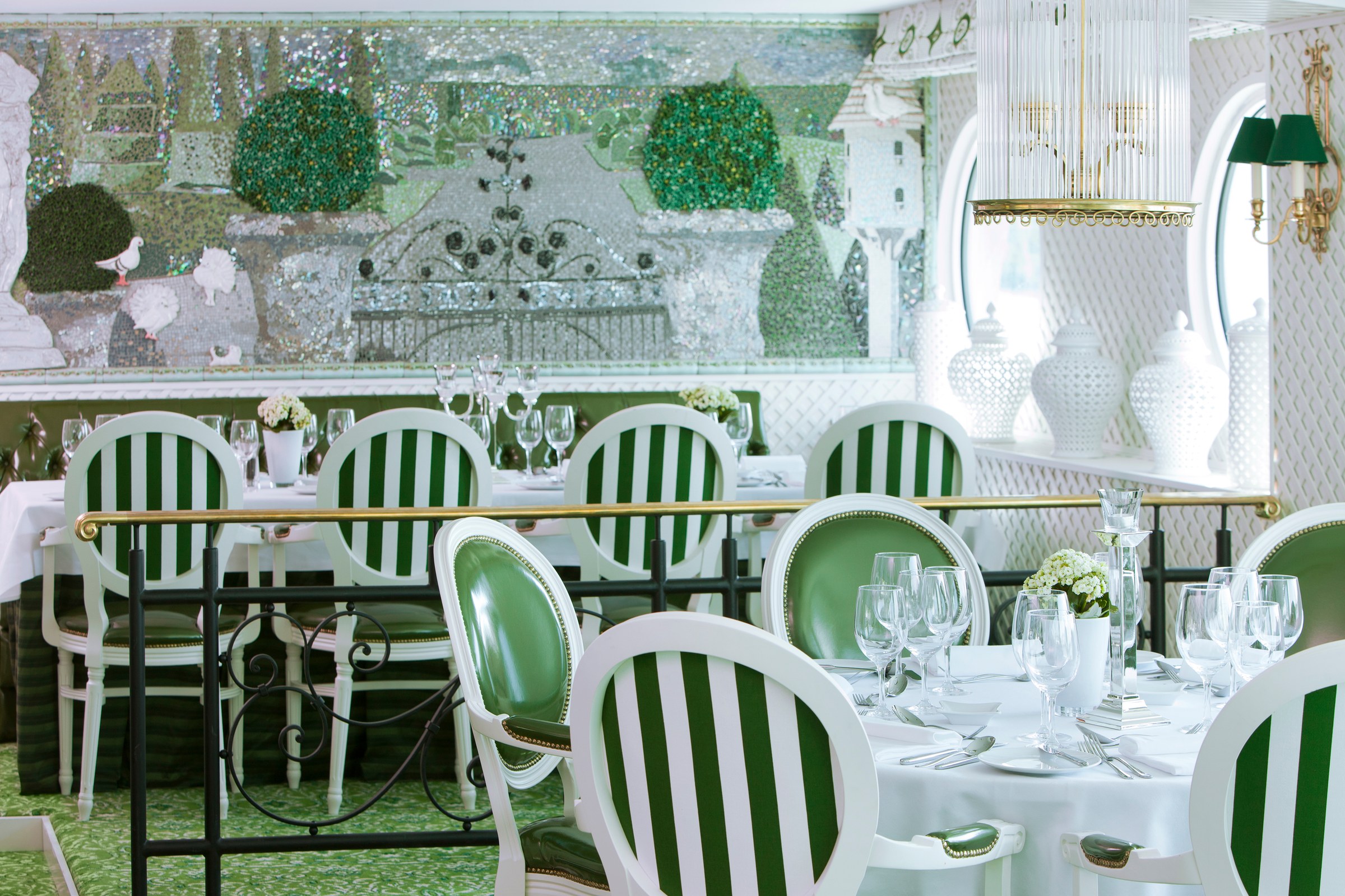 S.S. Antoinette – Restaurant de Versailles