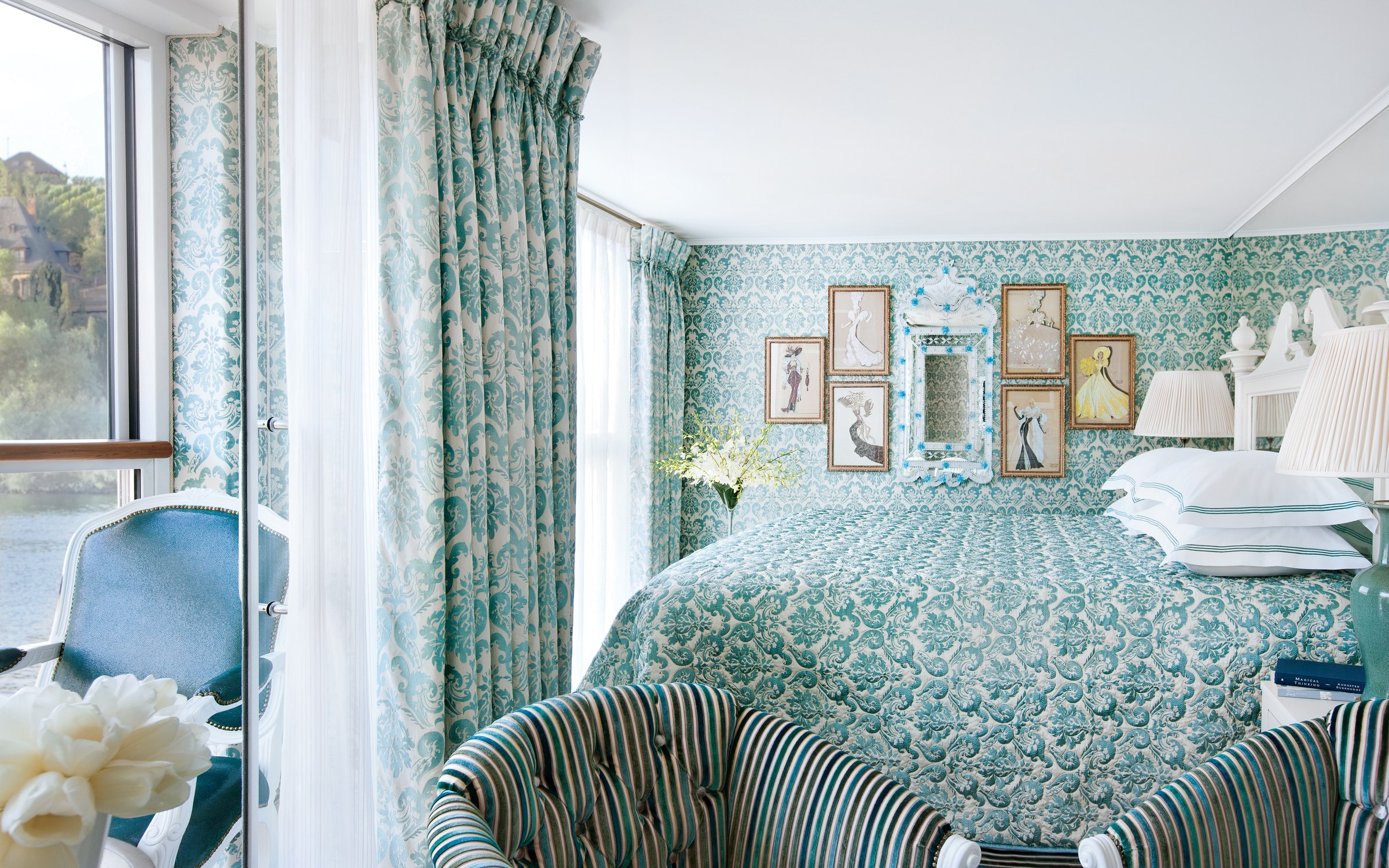 S.S. Antoinette – Suite bedroom