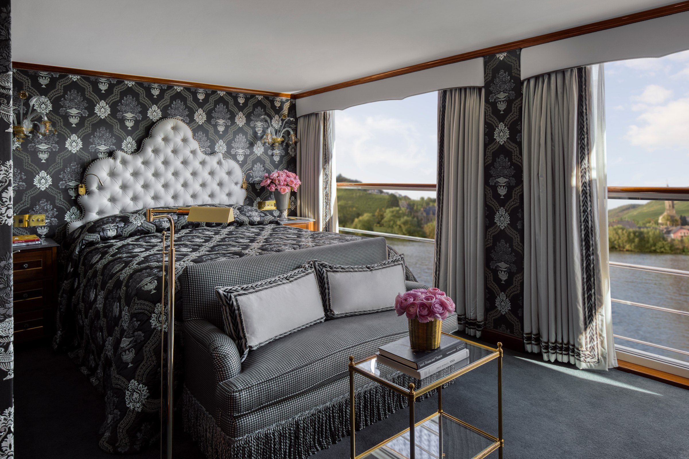 S.S. Antoinette – Suite sitting area with river view