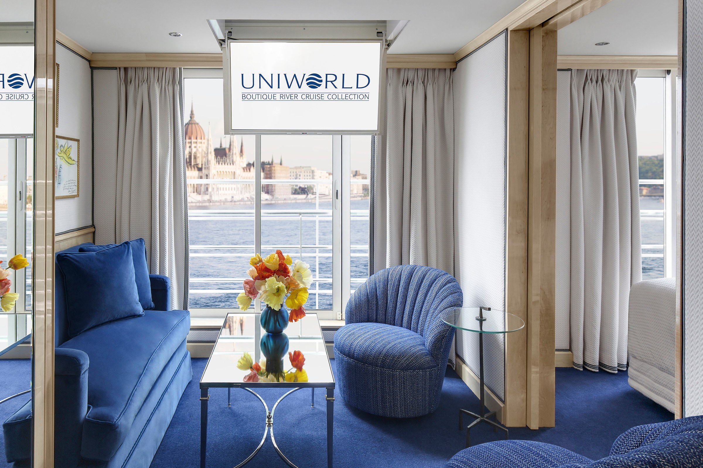S.S. Beatrice – Grand Suite living room