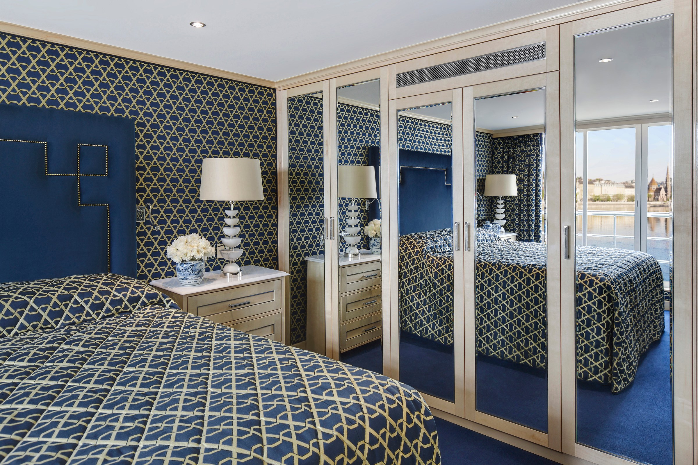 S.S. Beatrice – Royal Suite bedroom
