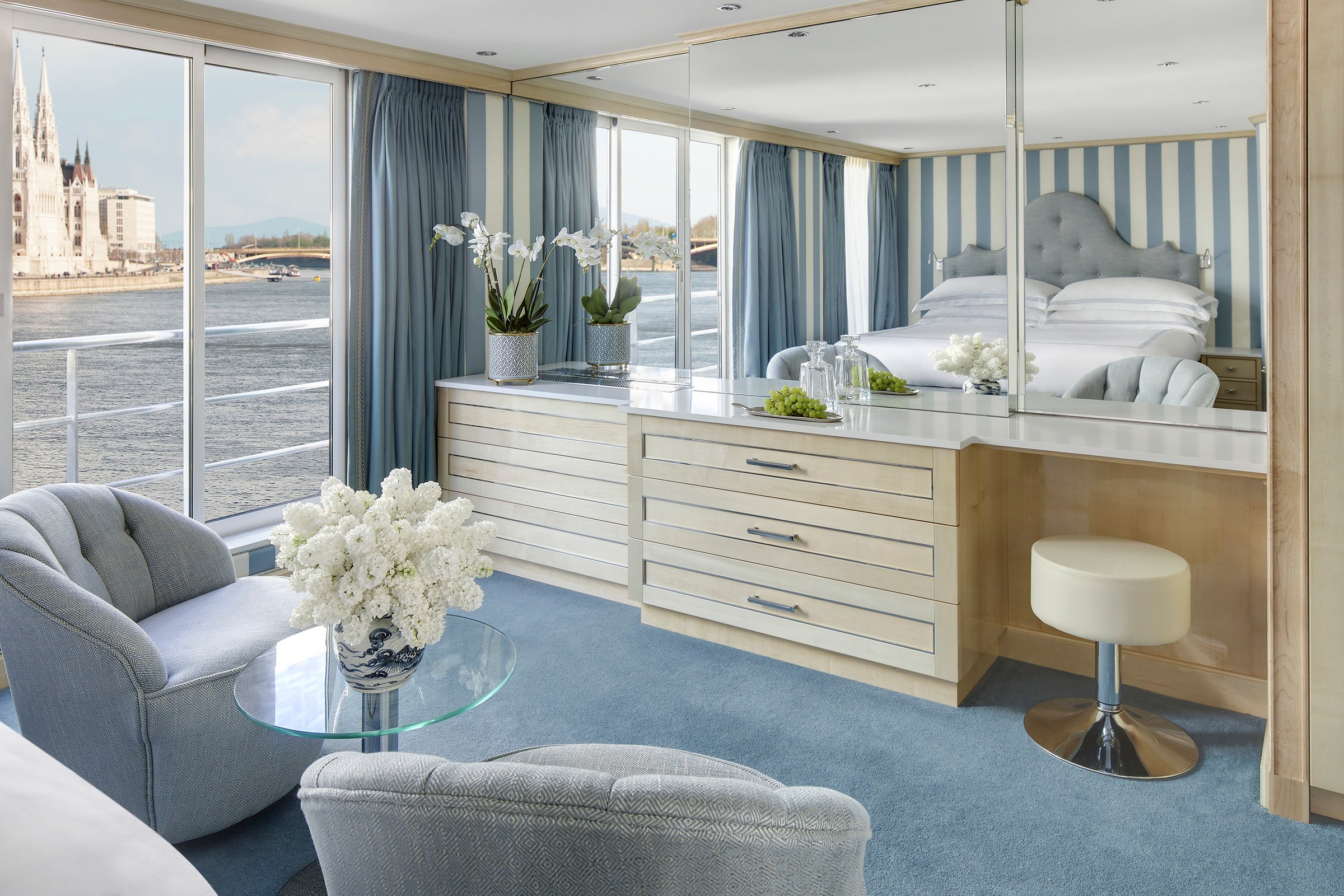 S.S. Beatrice – Suite seating area