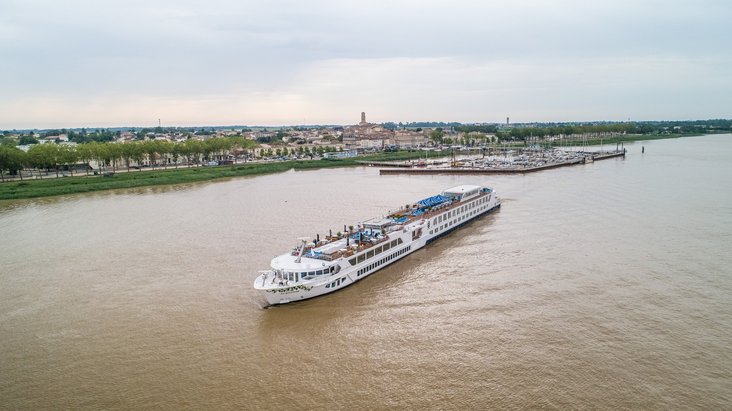 S.S. Bon Voyage – on the river at Bourg-sur-Gironde