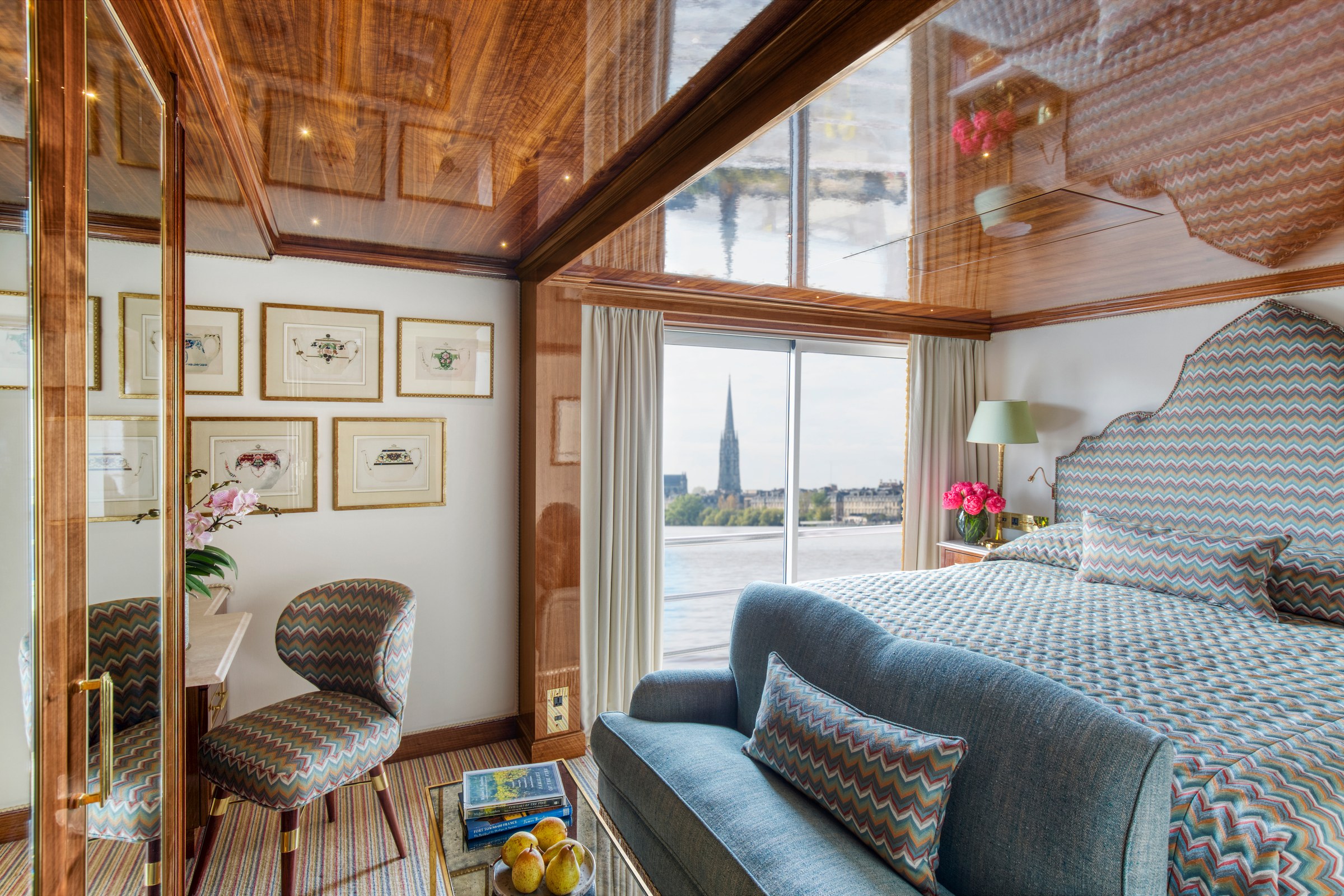 S.S. Bon Voyage – Suite bedroom