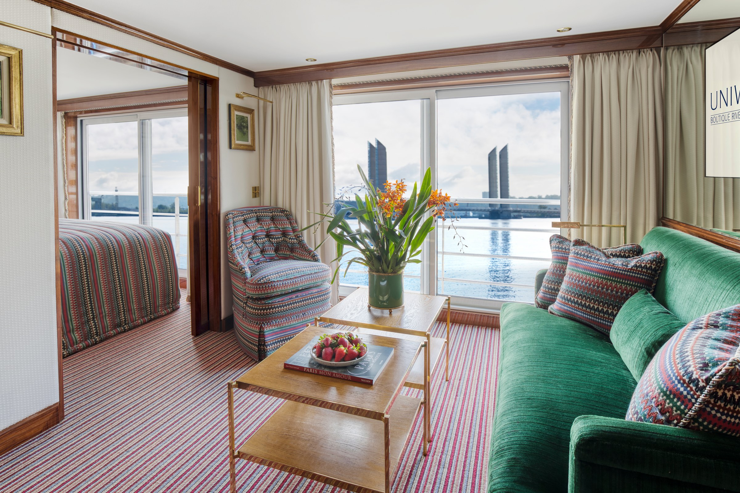 S.S. Bon Voyage – Grand Suite living room