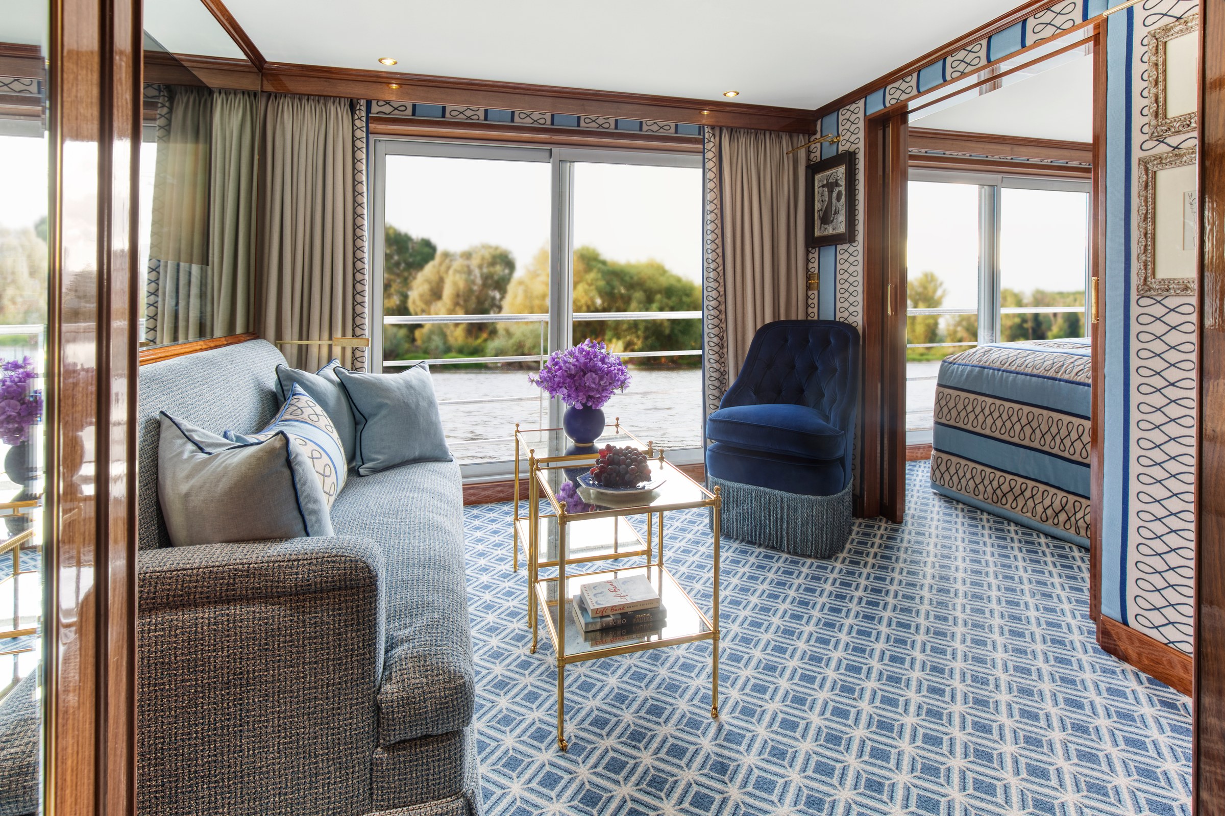S.S. Bon Voyage – Grand Suite living room