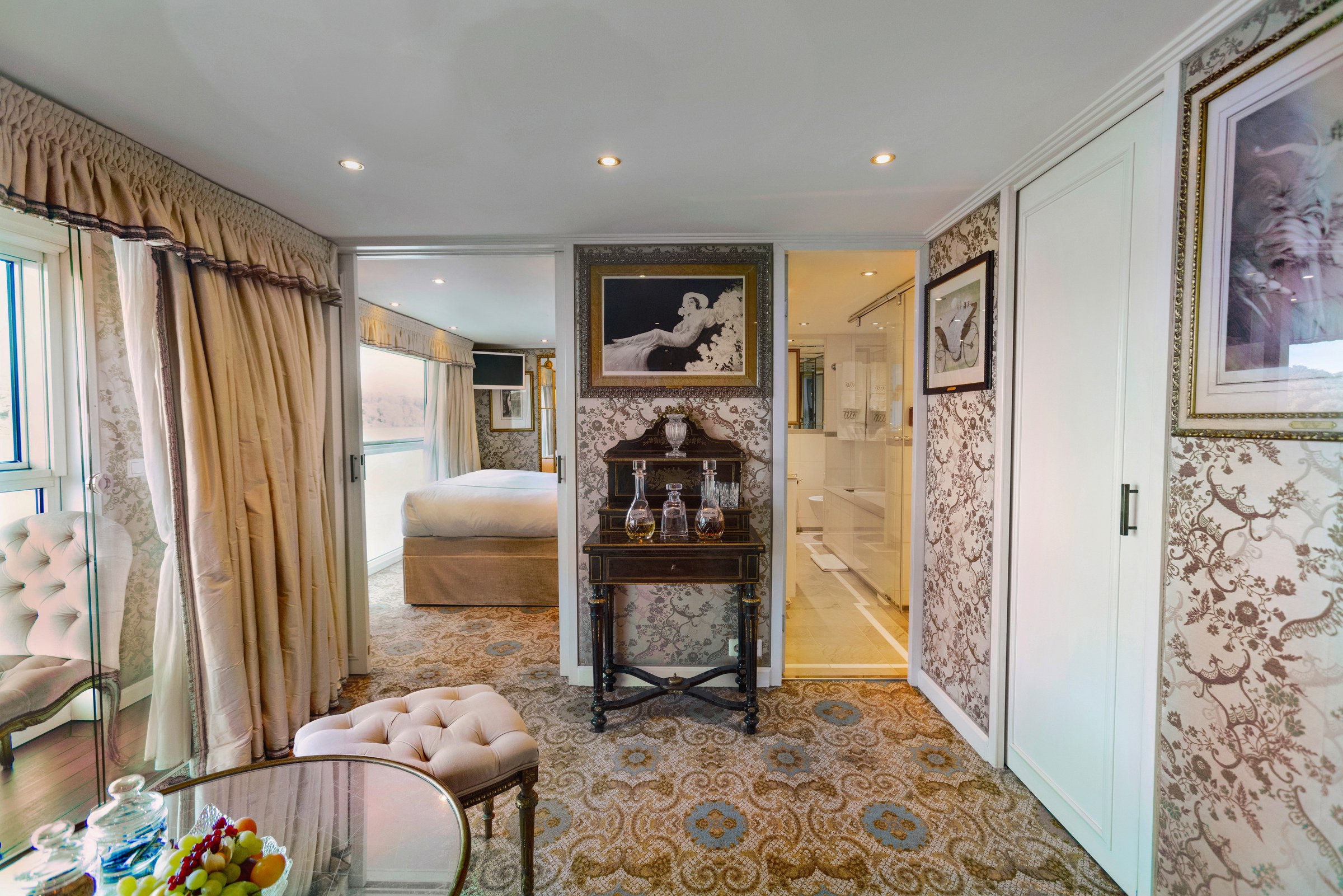 S.S. Catherine – Grand Suite living room