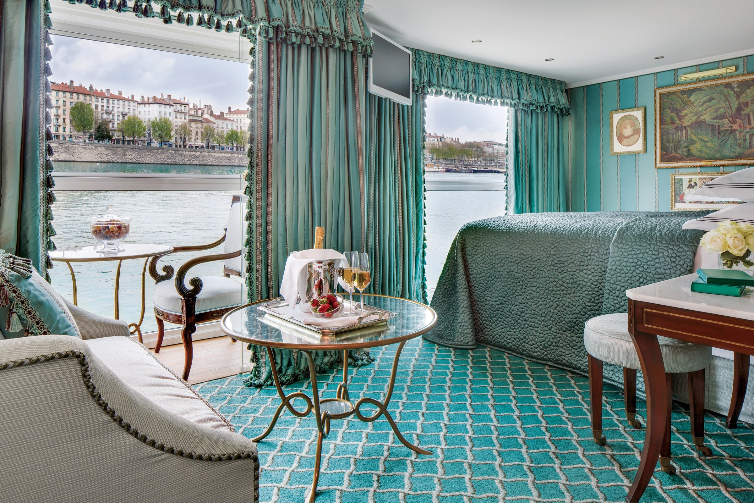 S.S. Catherine – Suite with river view