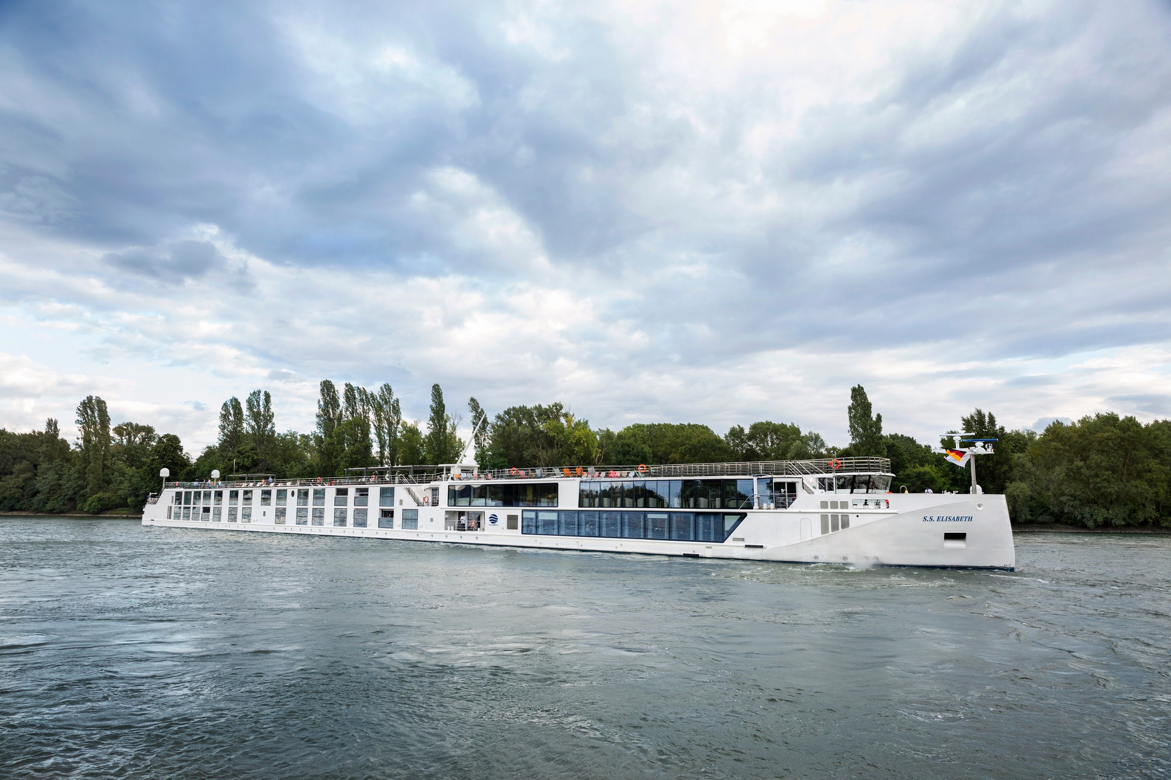 S.S. Elisabeth – on the river