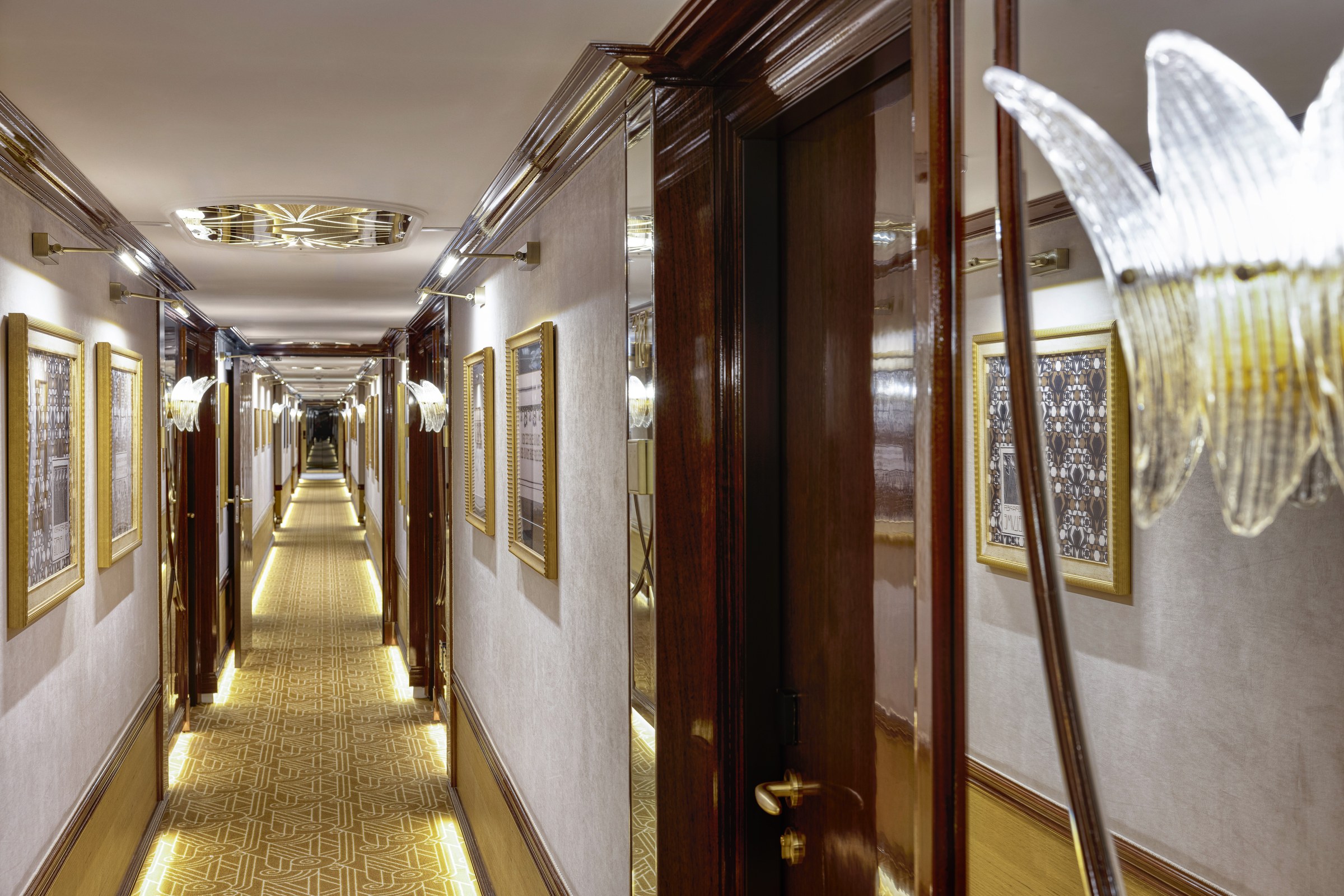 S.S. Emilie – Corridor