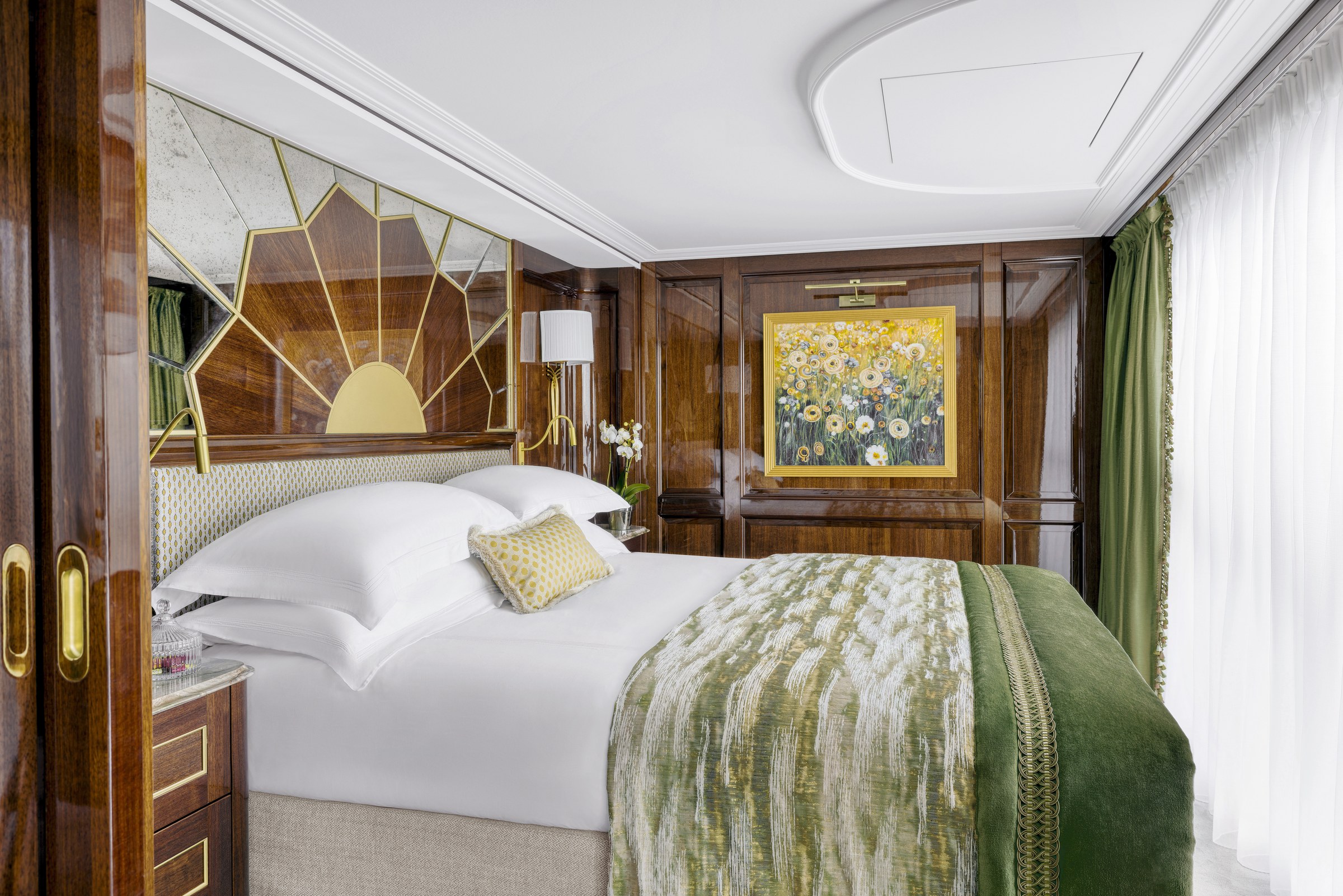S.S. Emilie – Grand Suite bedroom
