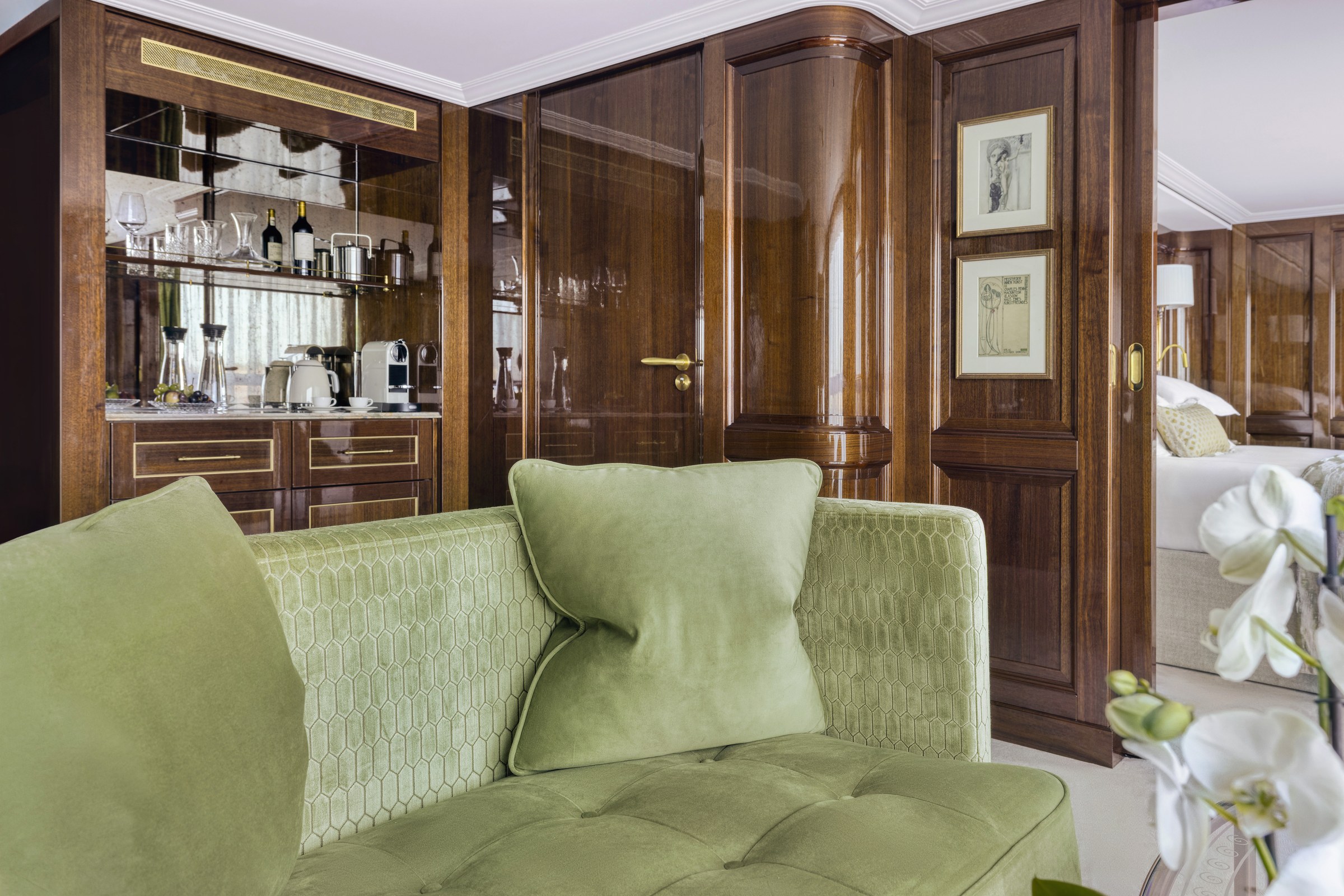 S.S. Emilie – Grand Suite living room