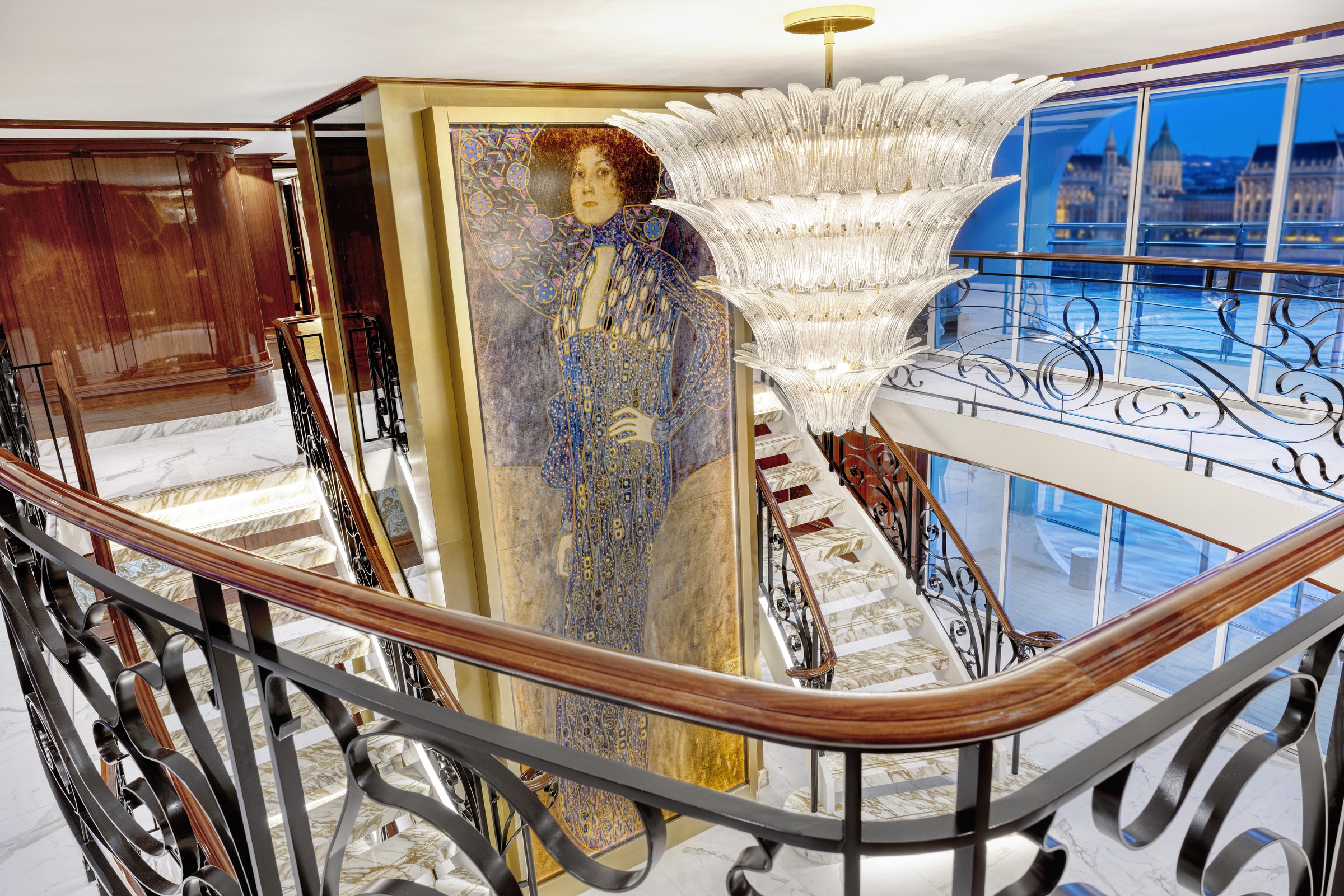 S.S. Emilie – Lobby