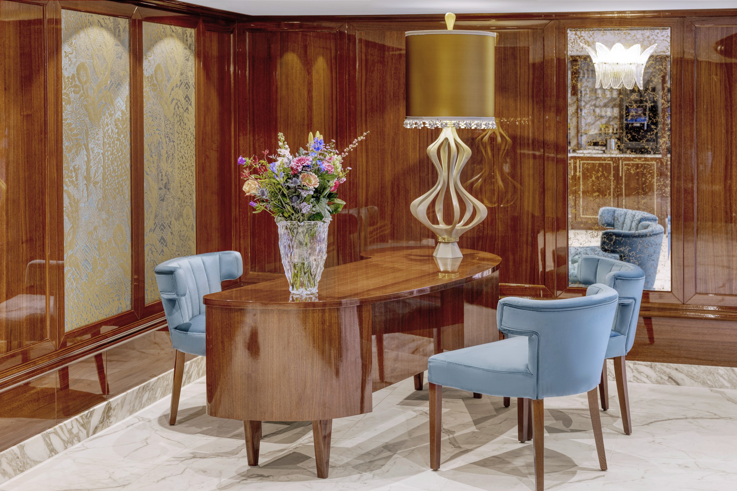 S.S. Emilie – Lobby desk