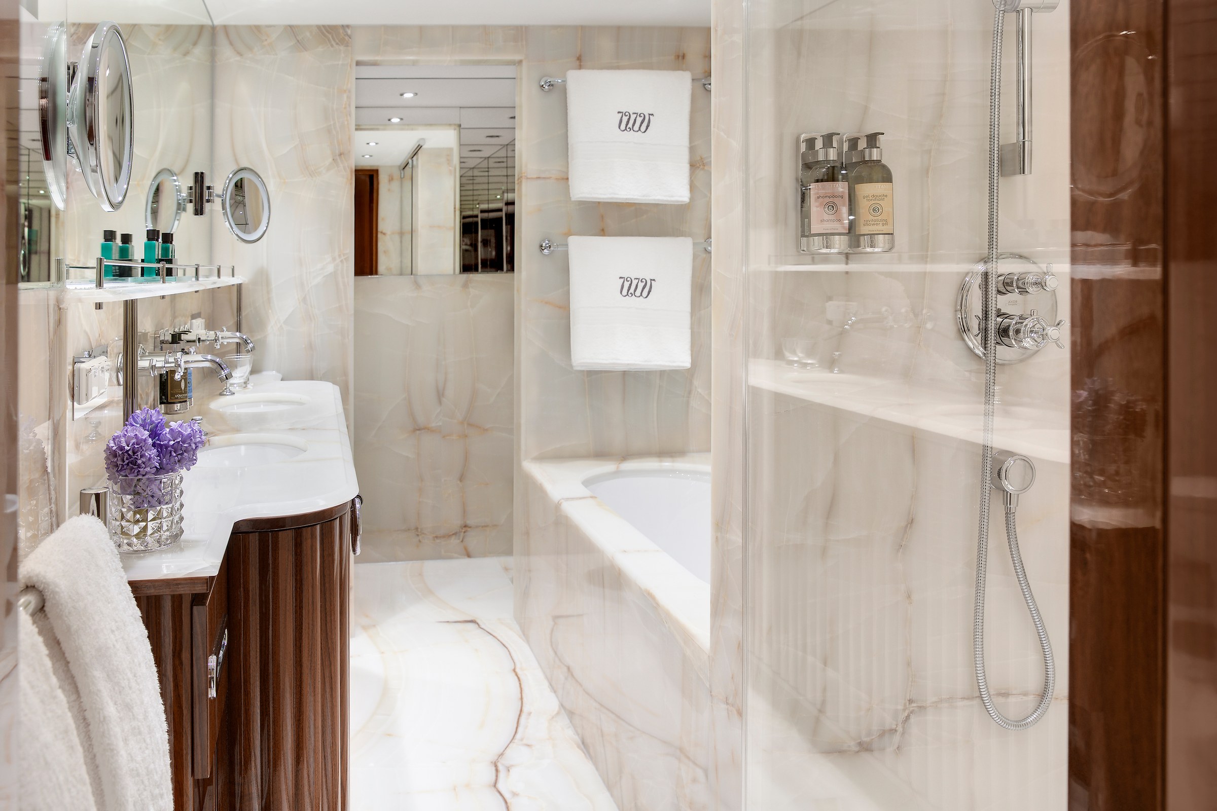 S.S. Joie de Vivre – Grand Suite bathroom