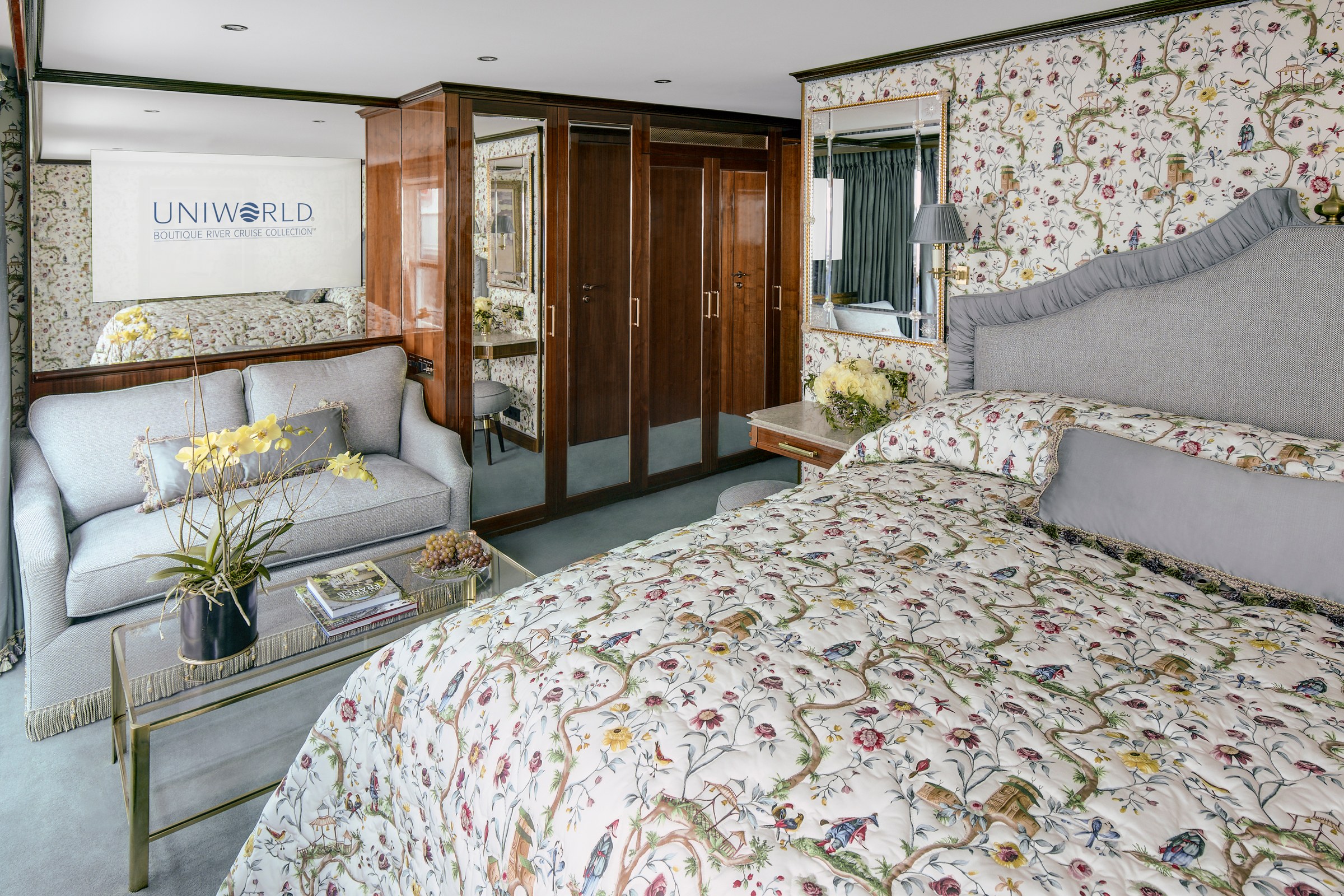 S.S. Joie de Vivre – Suite bedroom