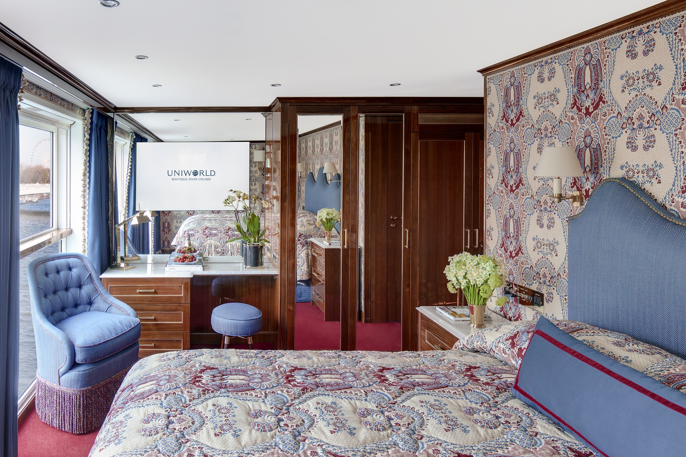 S.S. Joie de Vivre – Suite bedroom