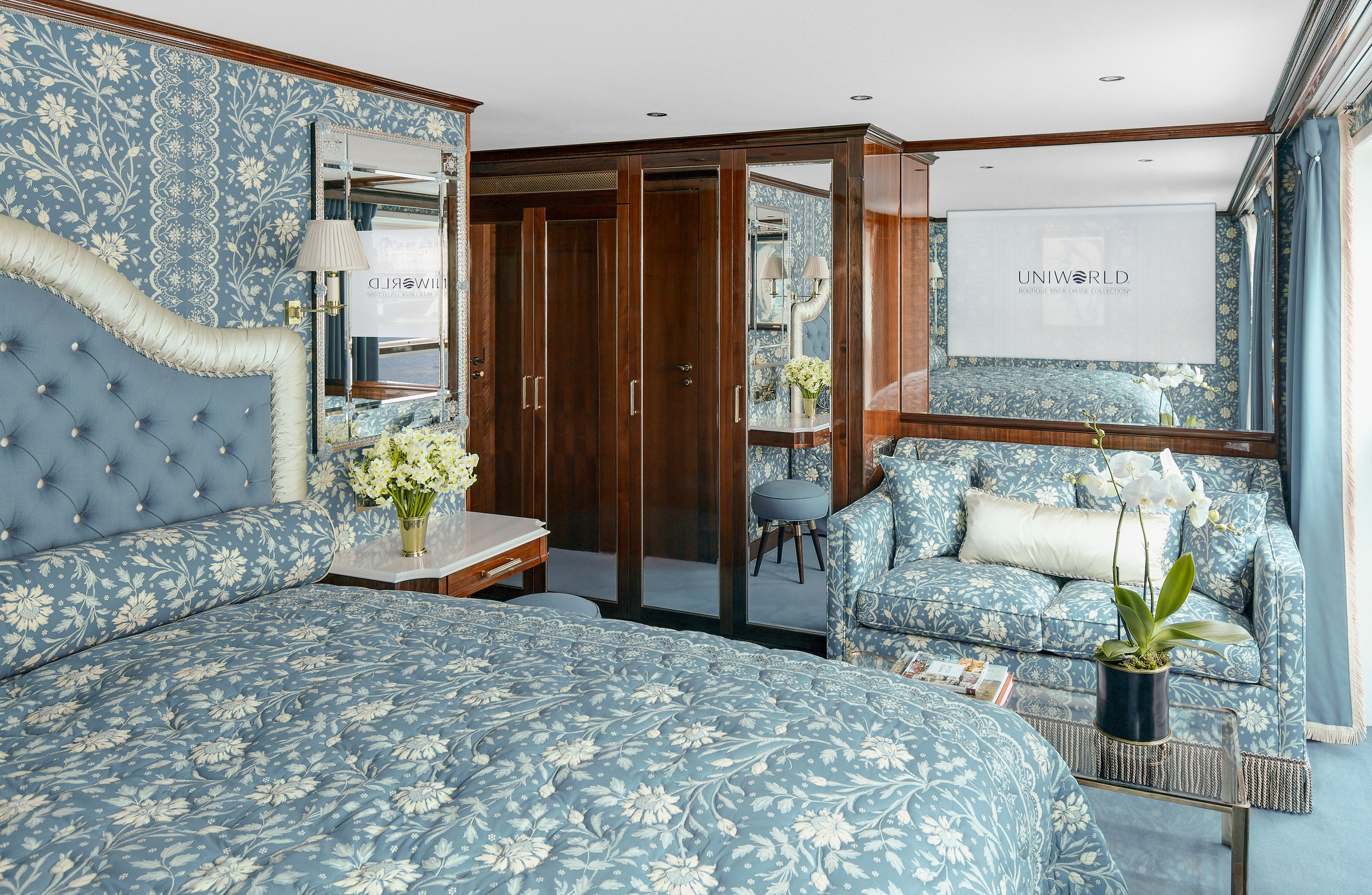 S.S. Joie de Vivre – Suite bedroom
