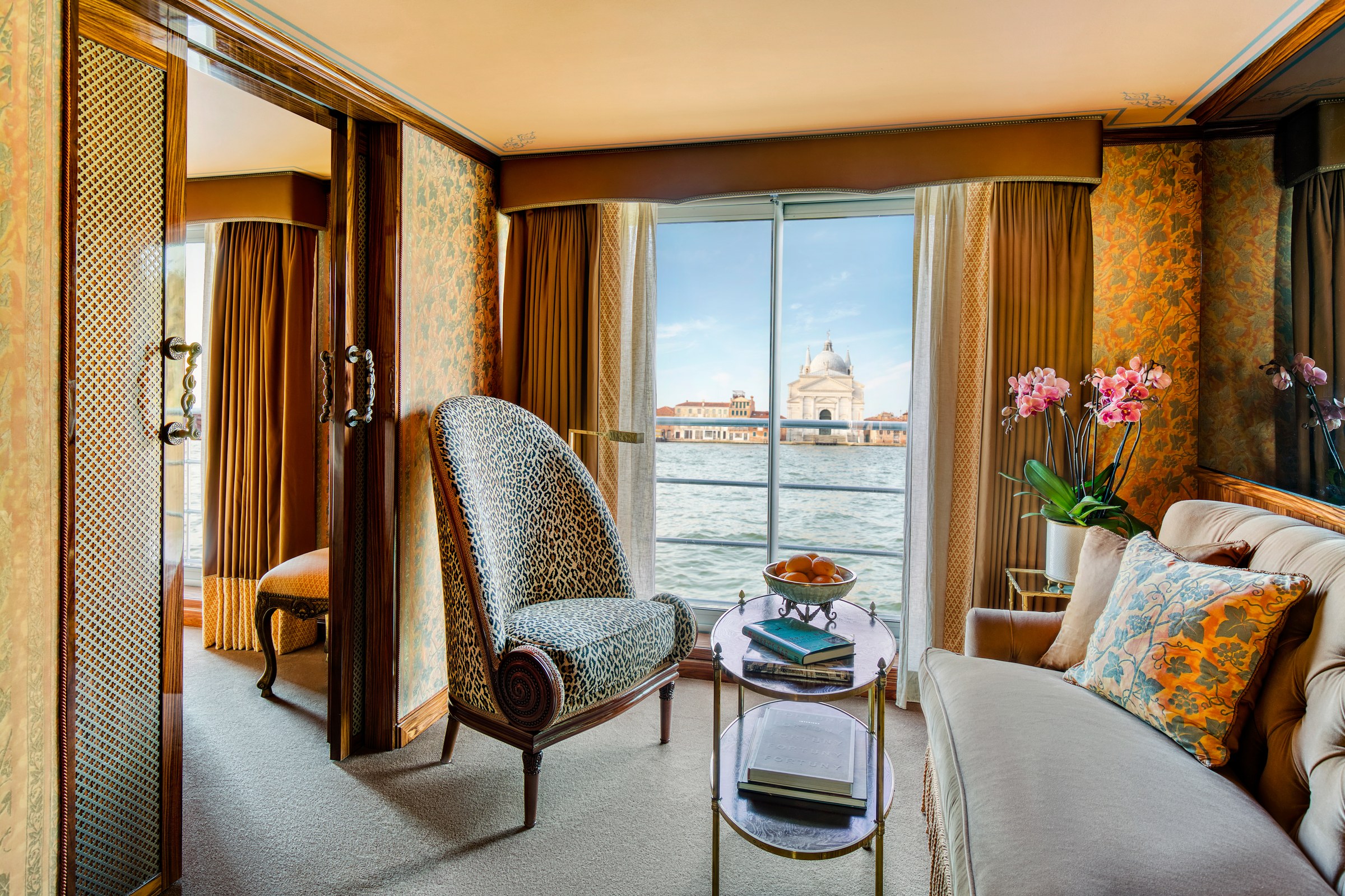 S.S. La Venezia – Suite sitting area