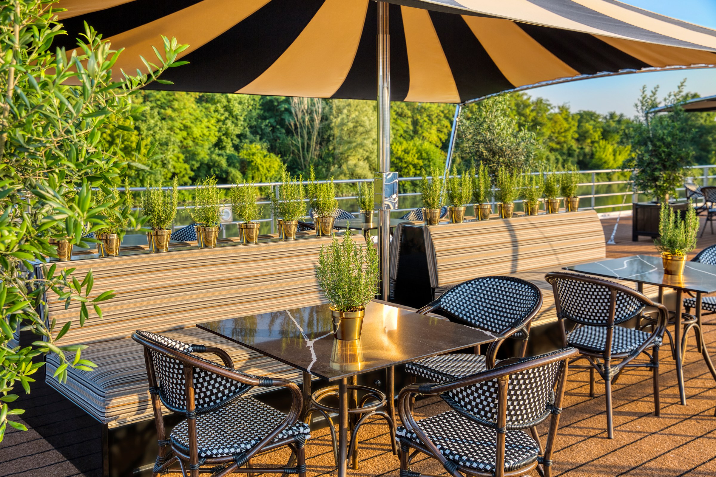 S.S. La Venezia – Sun Deck