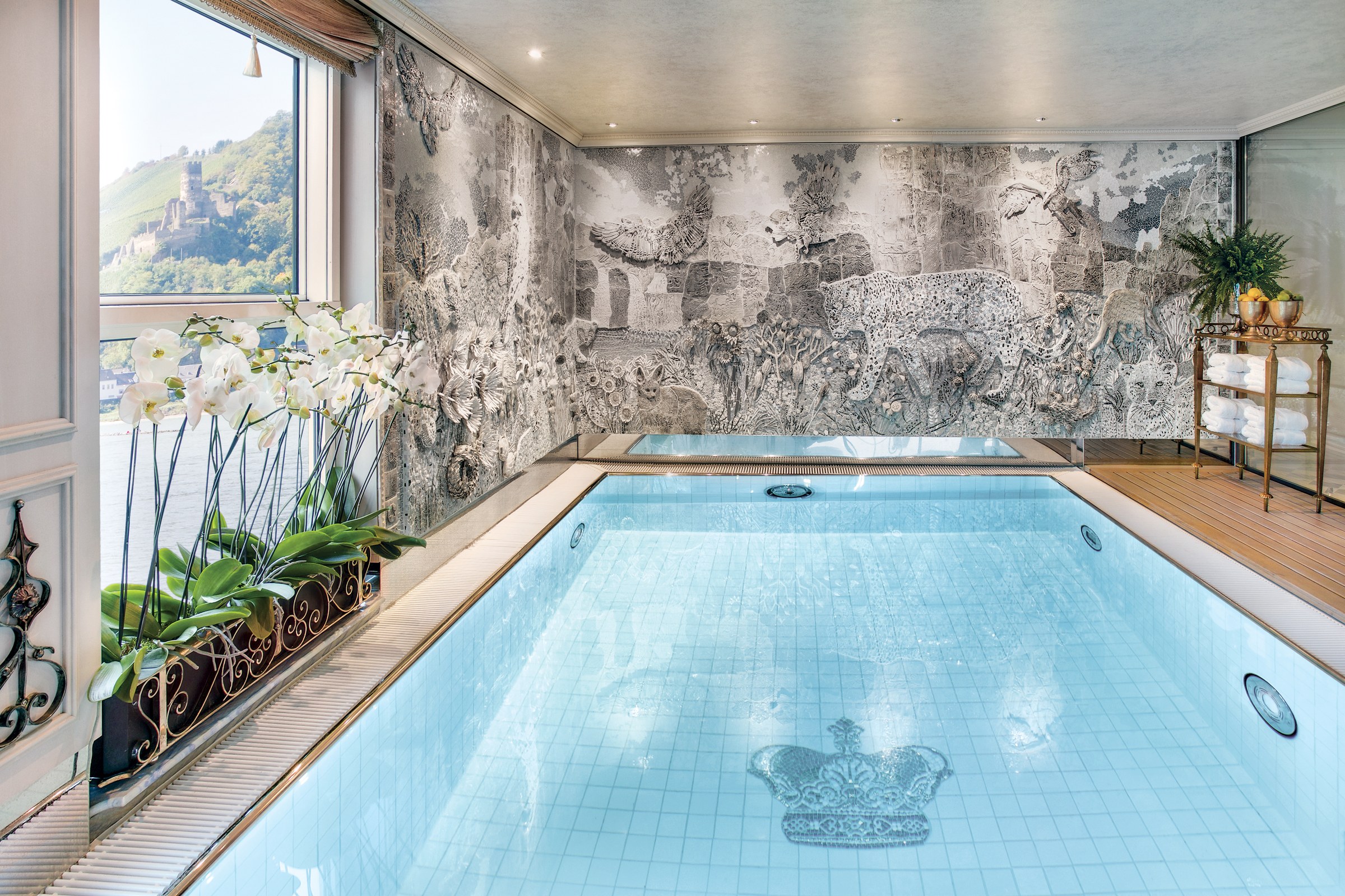 S.S. Maria Theresa – indoor pool at Bar du Léopard
