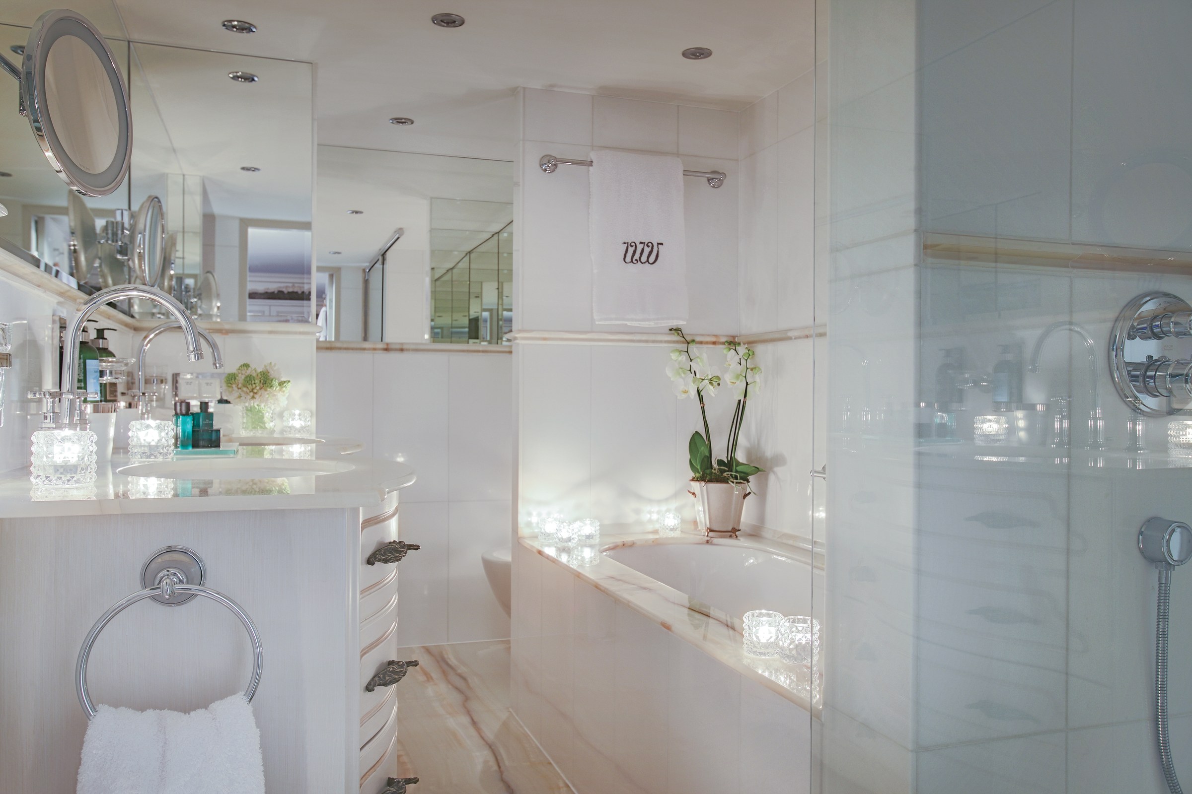S.S. Maria Theresa – Grand Suite bathroom