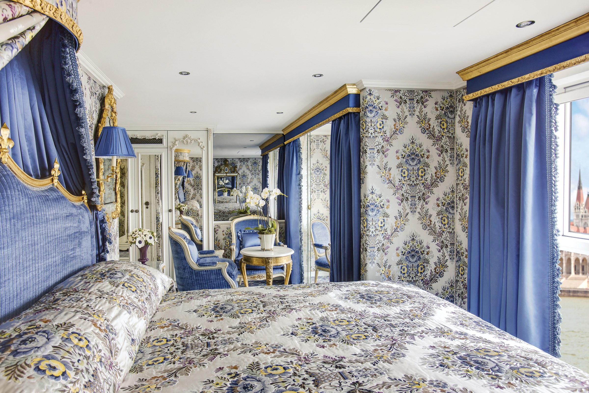 S.S. Maria Theresa – Suite bedroom