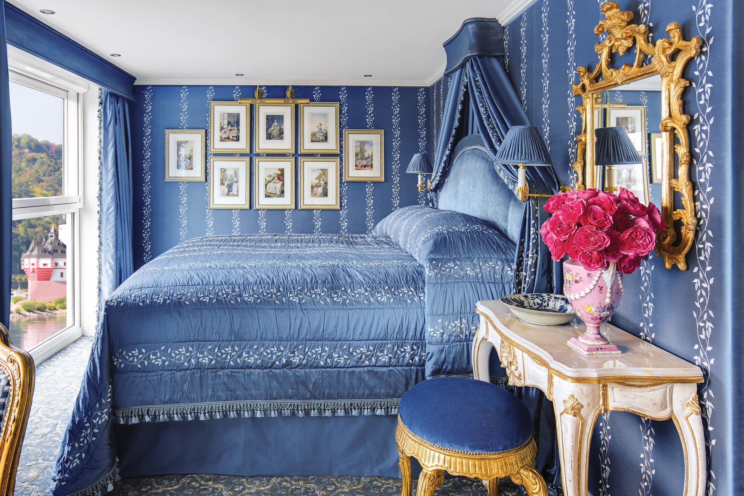 S.S. Maria Theresa – Suite bedroom with river view