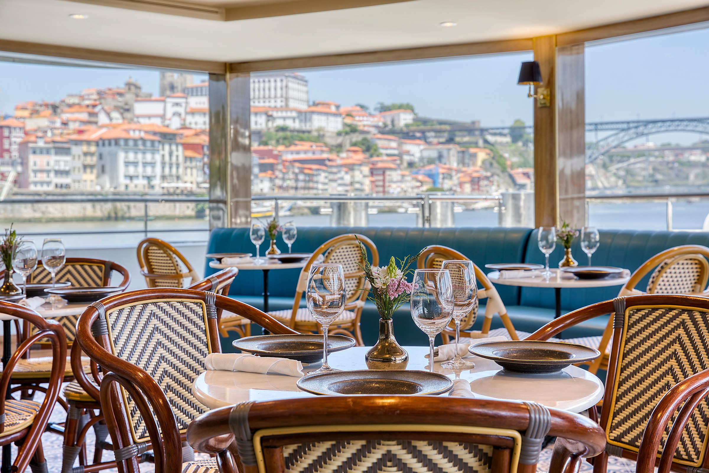 S.S. São Gabriel – Bistro with view of Porto