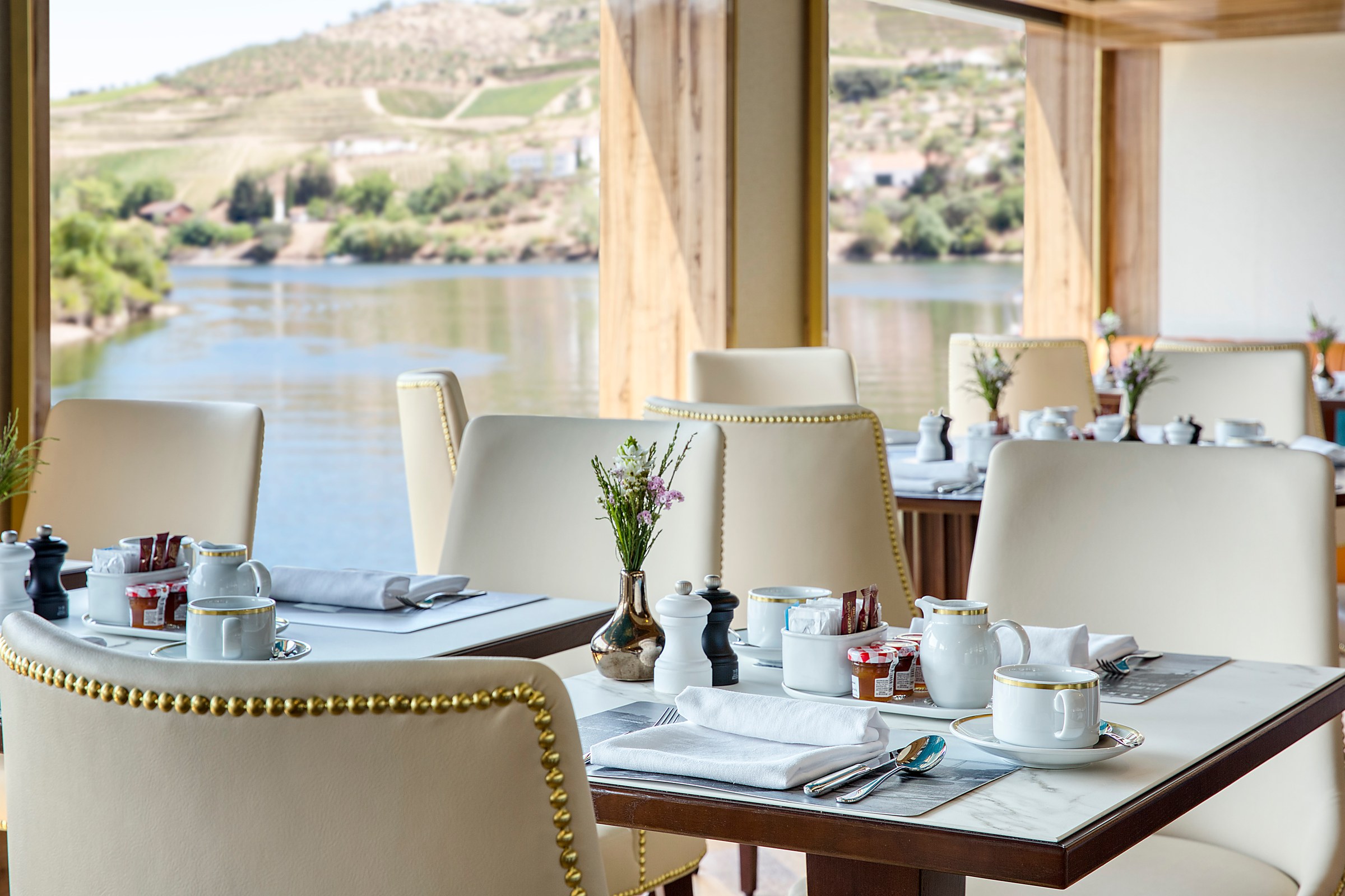 S.S. São Gabriel – Restaurant at breakfast