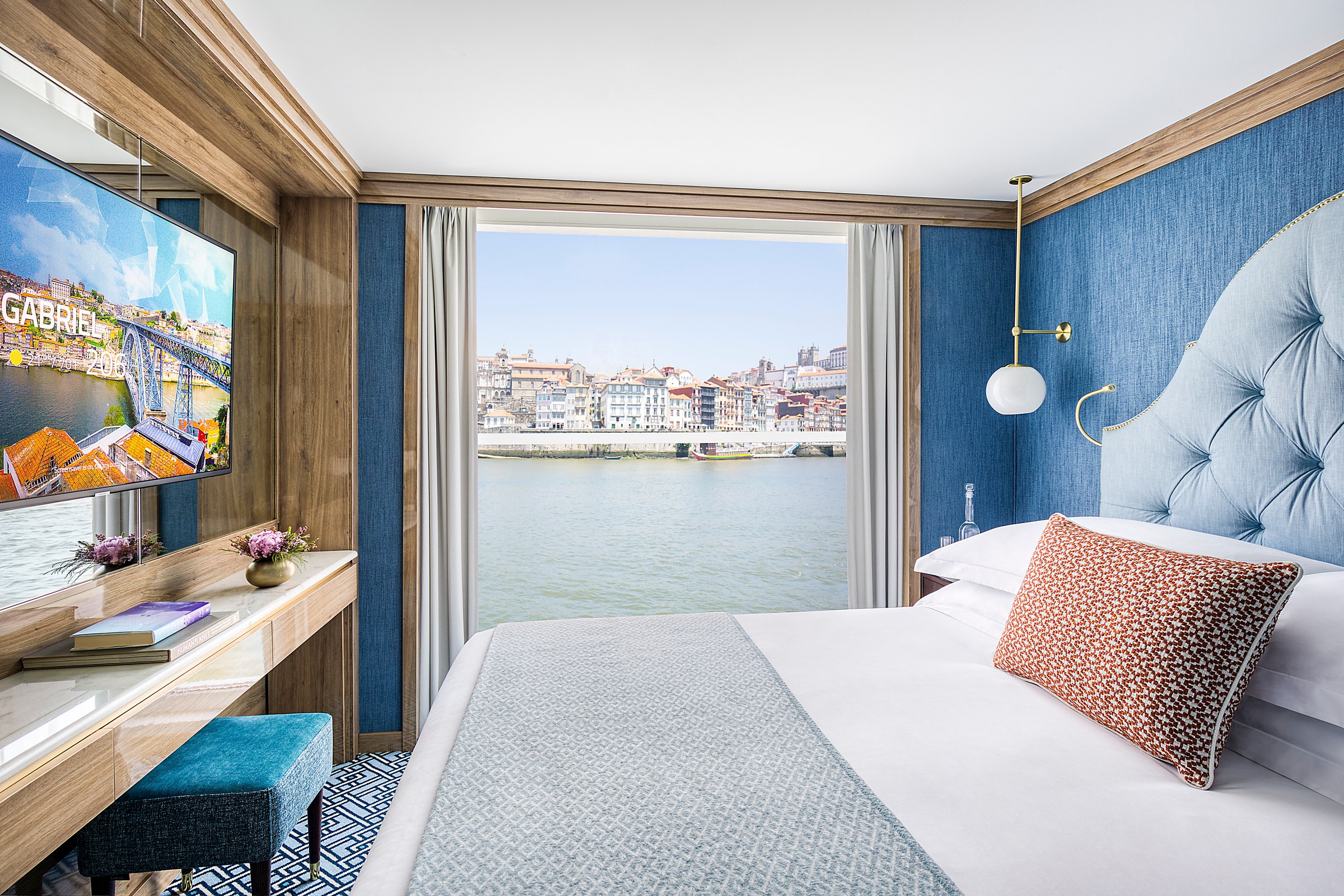 S.S. São Gabriel – stateroom with river view