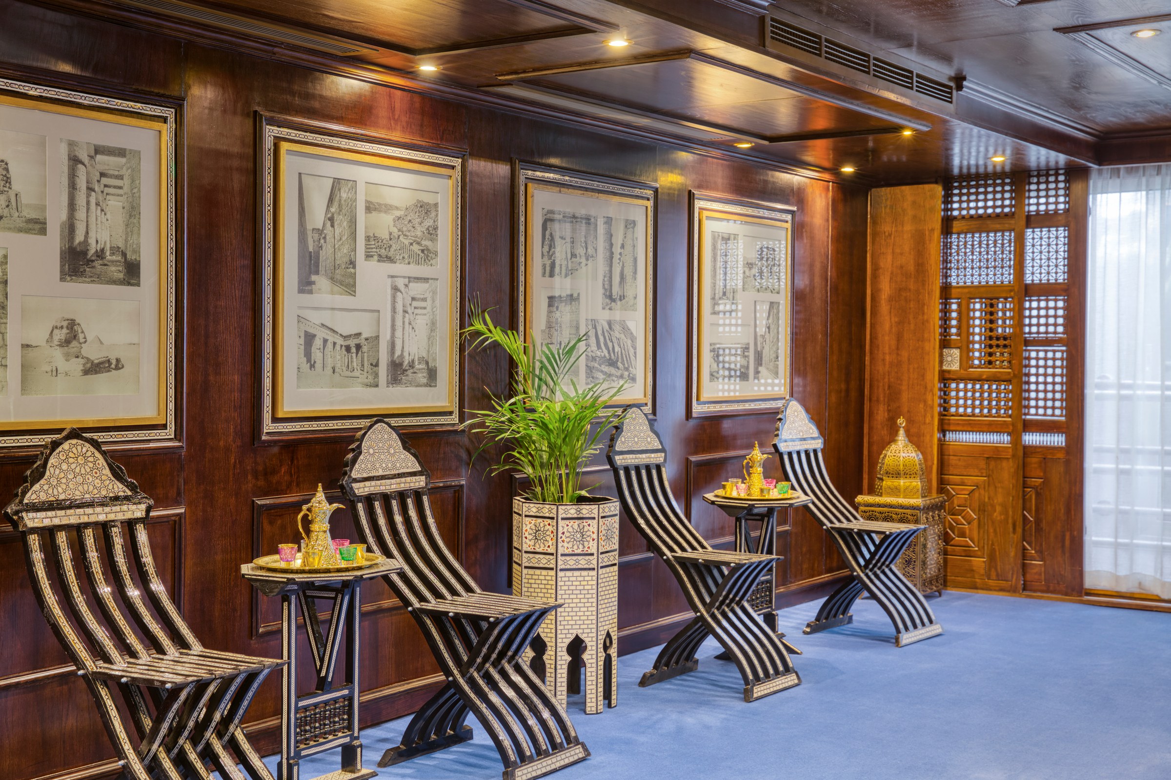 S.S. Sphinx – Lobby