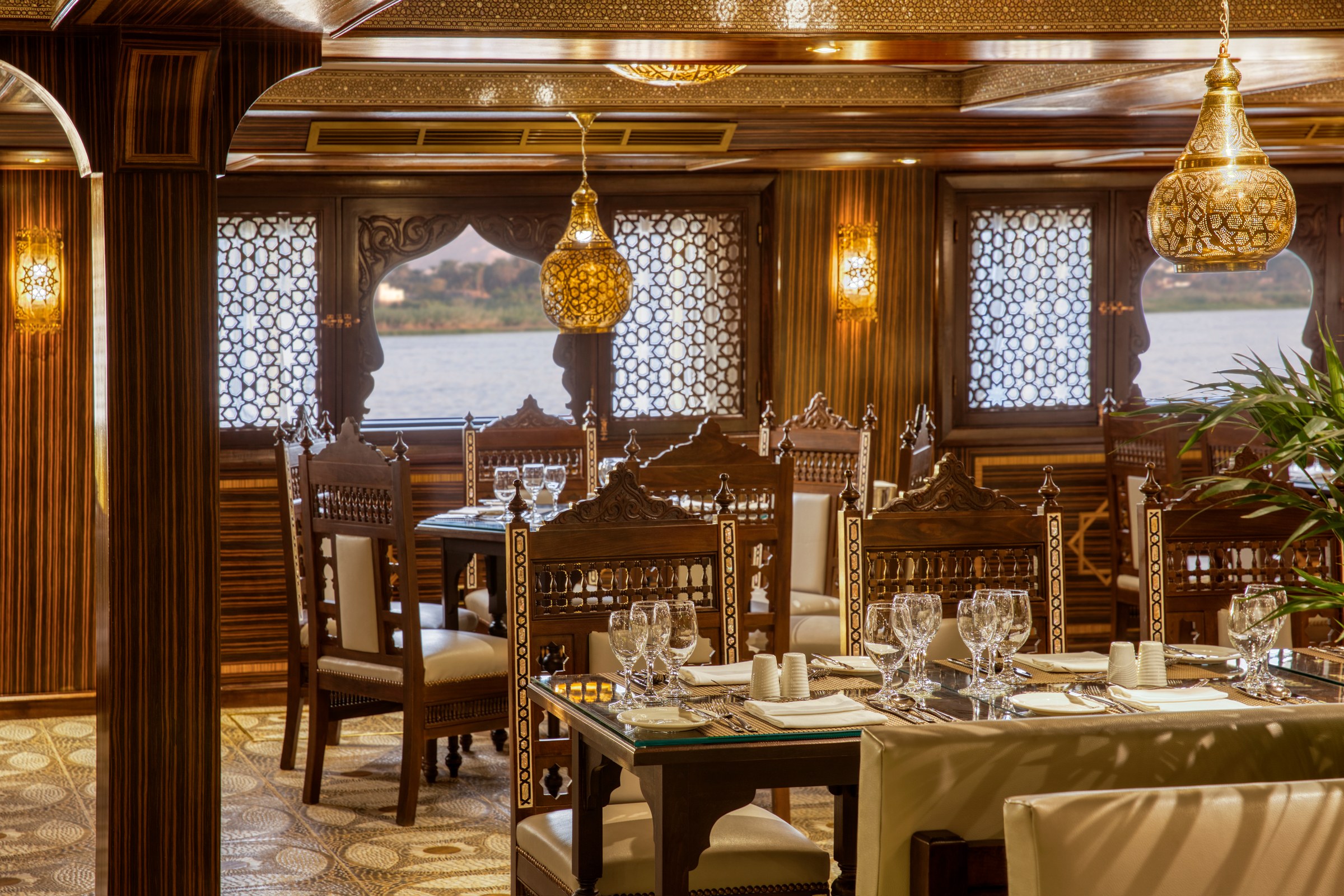 S.S. Sphinx – Restaurant