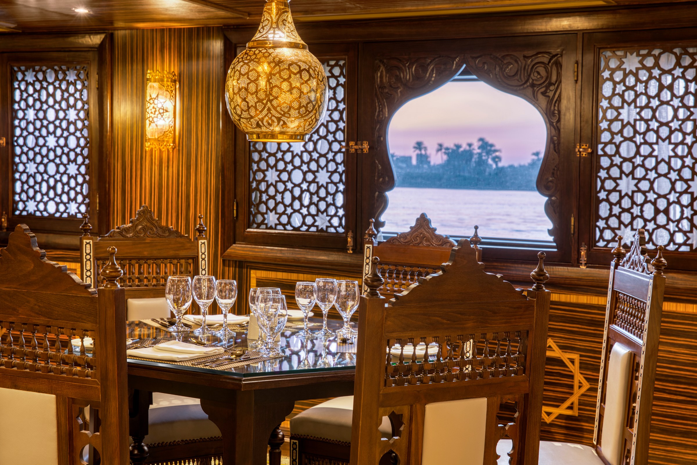 S.S. Sphinx – Restaurant with Nile view