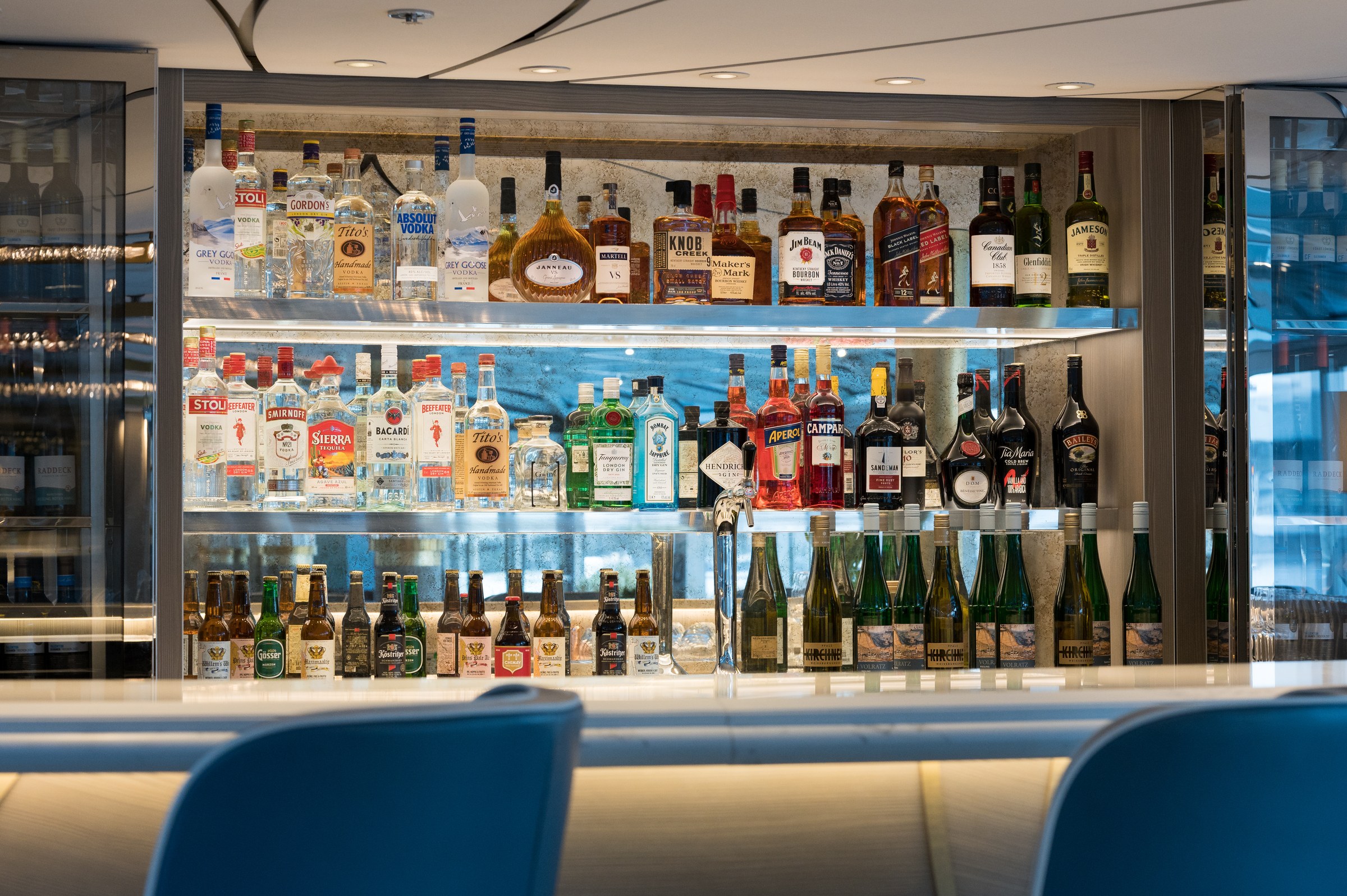 S.S. Victoria – Bar